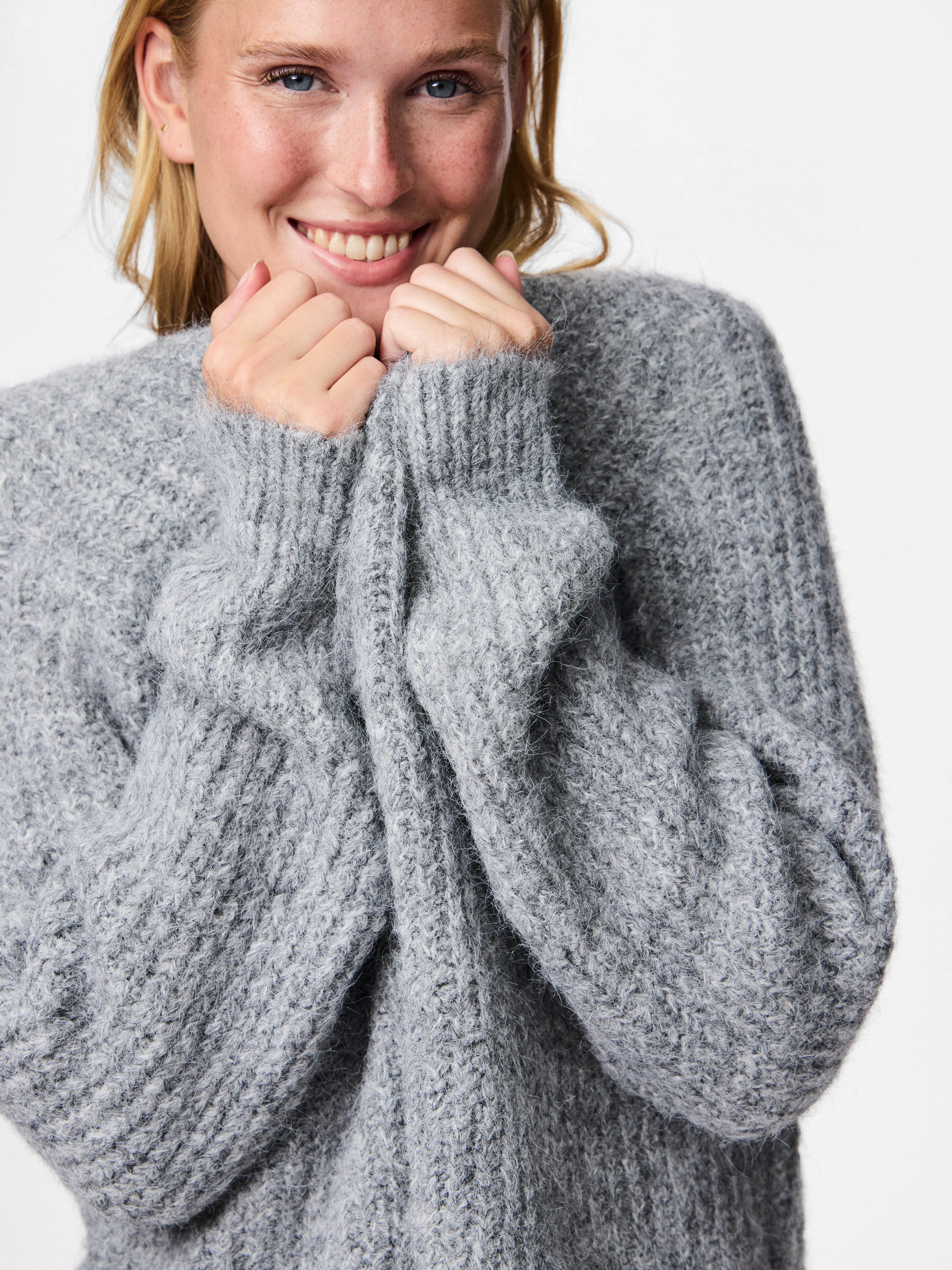 pieces Strickjacke PCCLEO LS V-NECK KNIT CARDIGAN NOOS BC günstig online kaufen