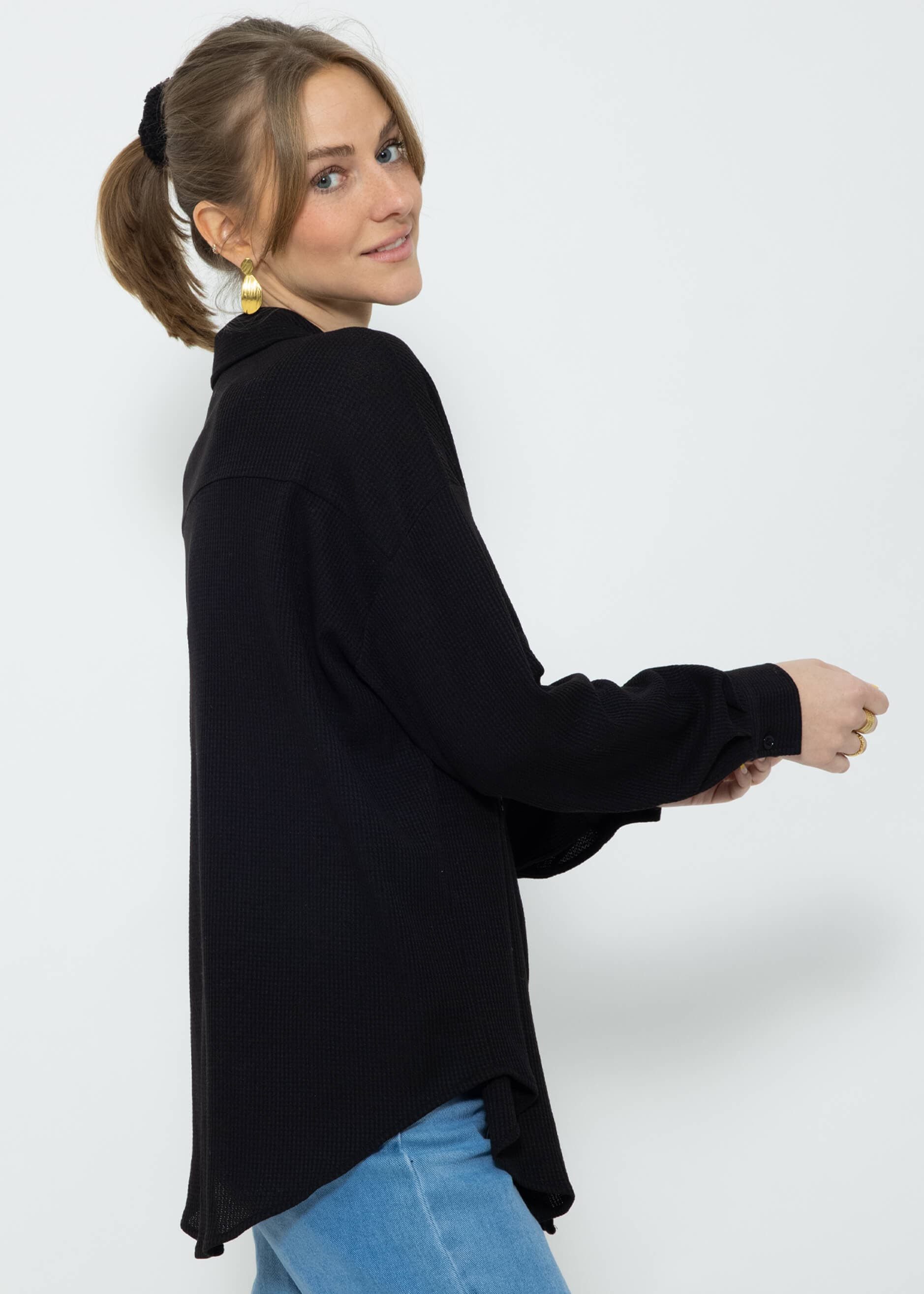 SASSYCLASSY Longbluse Oversize Musselin Bluse Damen Langarm Elegant Hemdbluse lang in Waffelpiqué Optik aus Baumwolle mit V-Ausschnitt