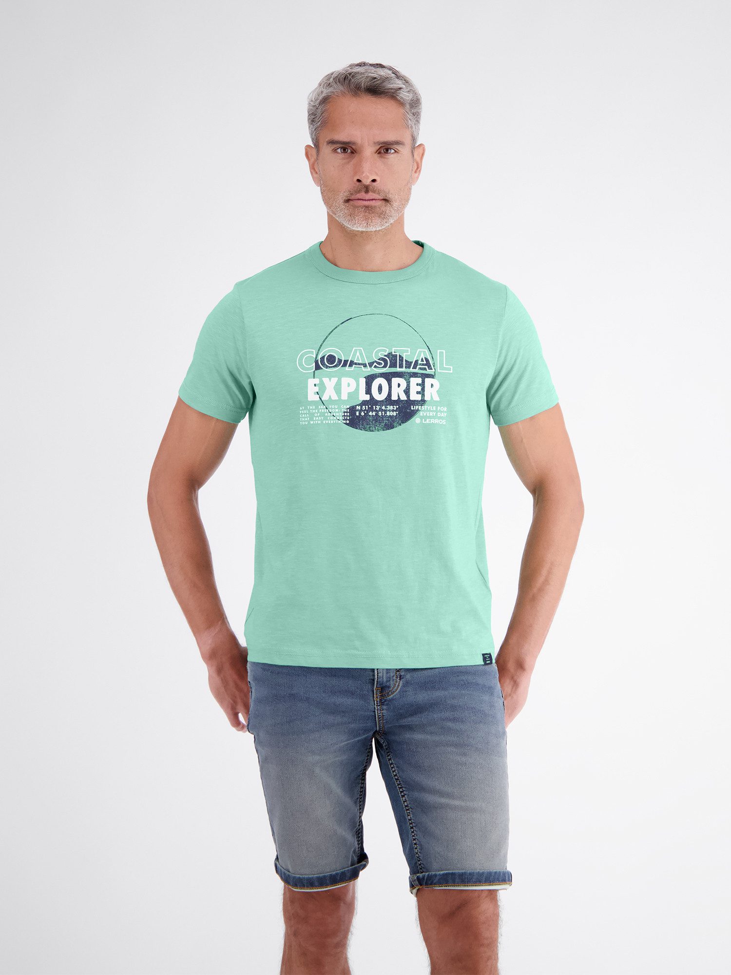 T-Shirt T-Shirt mit Brustprint und Rundhalsausschnitt