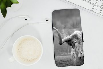 MuchoWow Handyhülle Schottischer Highlander - Kuhkopf - Landschaft - Natur - Kuh, Handyhülle Telefonhülle Apple iPhone 13 Mini