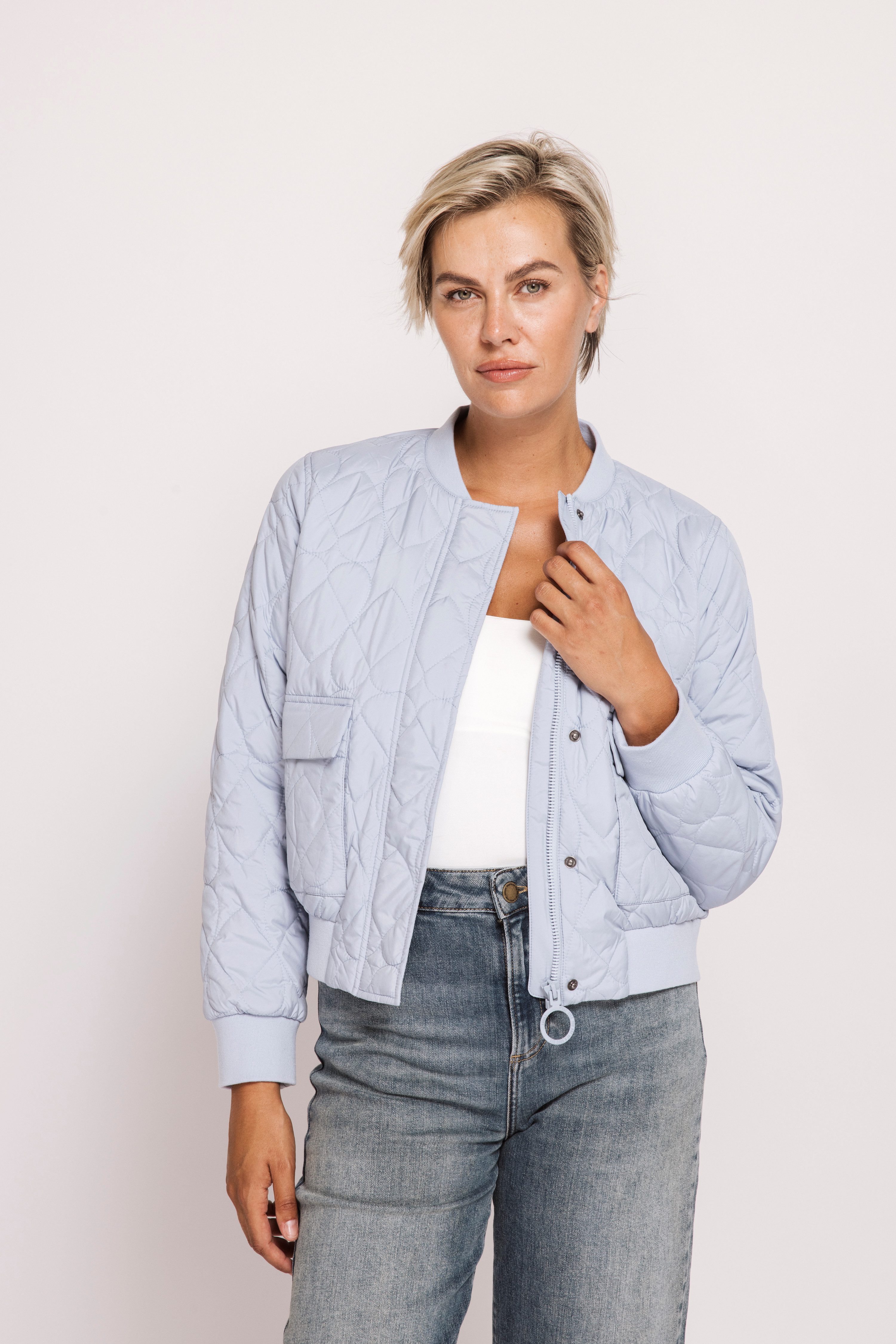 Zhrill Kurzblazer ZHJULIE PADDED im Blouson-Look und mit Steppung