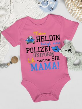 Shirtracer Shirtbody Meine Heldin trägt eine Polizei Uniform Mama - Geschenk zur Geburt Pol Event Geschenke Baby