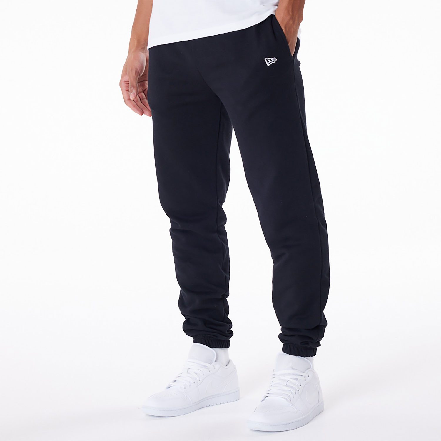 New Era Jogger Pants NE ESSENTLS JOGGER NEWERA BLKWHI