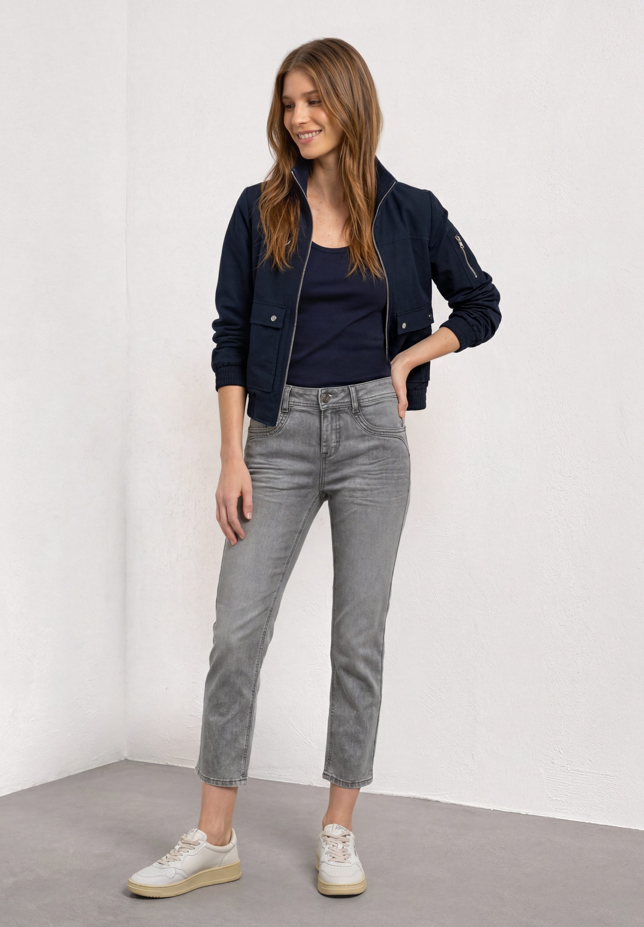 STREET ONE Slim-fit-Jeans Middle Waist – Bild 4 von 5