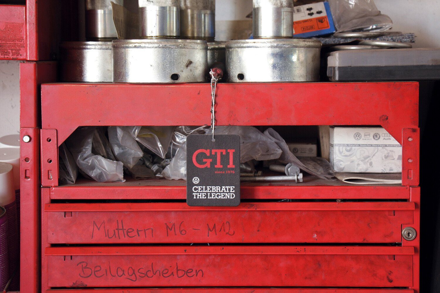 VW Collection by BRISA Raumduft Volkswagen Lufterfrischer fürs Auto (1-St), Duftbaum im GTI Design