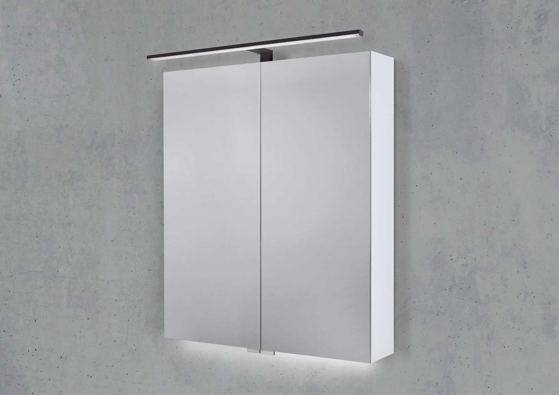Intarbad Badezimmerspiegelschrank 2-türiger Spiegelschrank mit MULTI LED Aufsatzleuchte, dimmbar (Doppelspiegeltüren, Holz-/ Lackdekore, Maße von 60 bis 120 cm wählbar, Höhe 70 cm, Glasfachböden, Magnetleiste & Kosmetikspiegel Ø 12 cm) Vormontierte Lieferung, Floatglas, 160 kg Traglast, Made in Germany