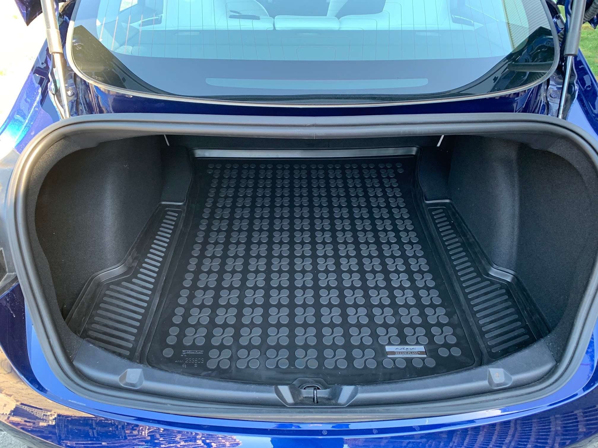 AZUGA Kofferraumwanne Gummi-Kofferraumwanne passend 3 Tesla für Model Model für Limousine (hinten, ab 3 2018-9/2023 Tesla