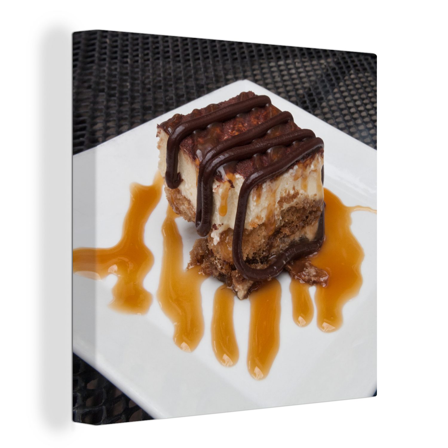OneMillionCanvasses® Leinwandbild Seitenansicht eines Tiramisu-Desserts, serviert auf einem, (1 St), Leinwand Bilder für Wohnzimmer Schlafzimmer | Leinwandbilder