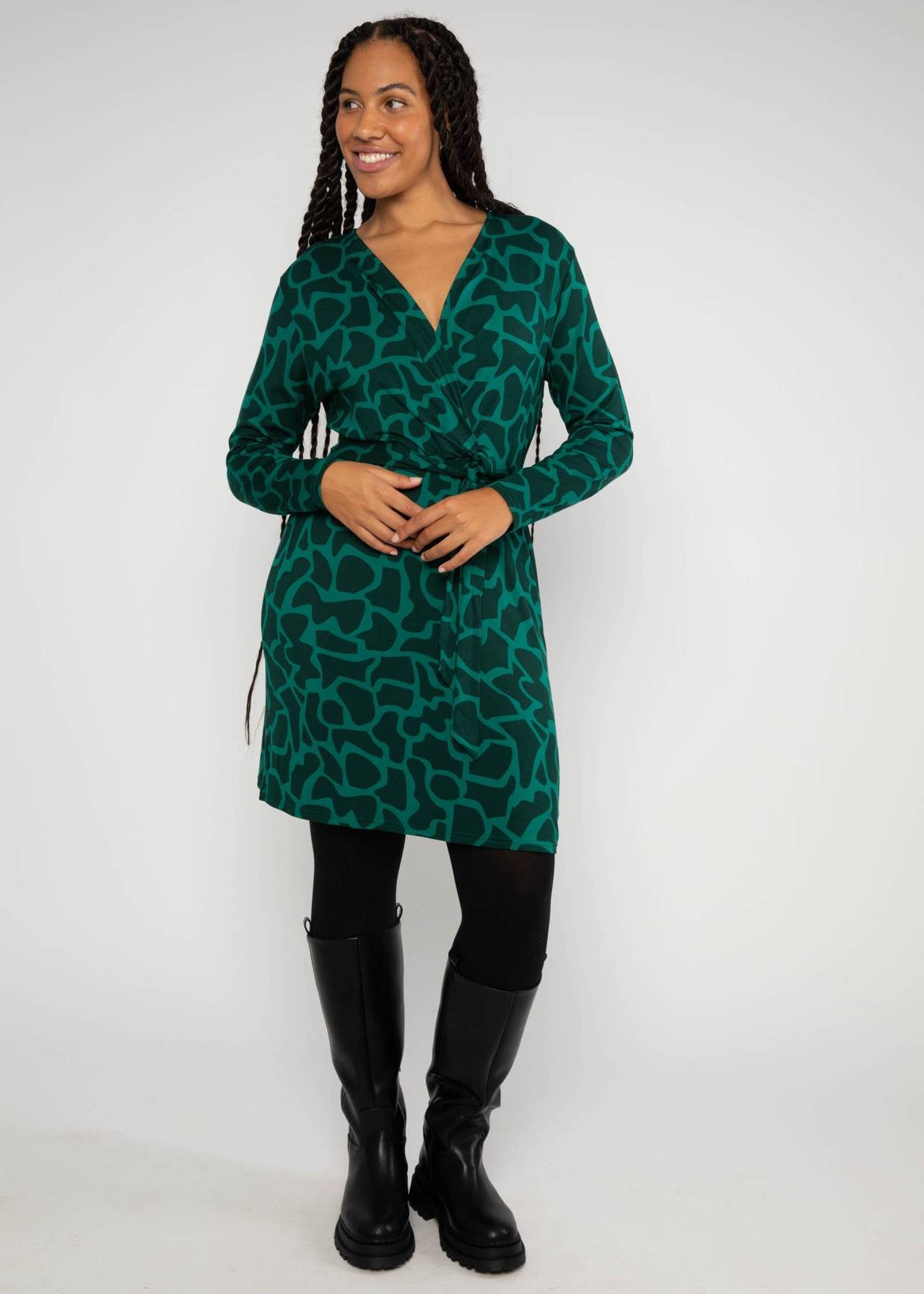 Blutsgeschwister Midikleid – Casual Grace – Jerseykleid mit V-Ausschnitt Ausschnitt in Wickeloptik, Seitlich angesetzter Bindegürtel