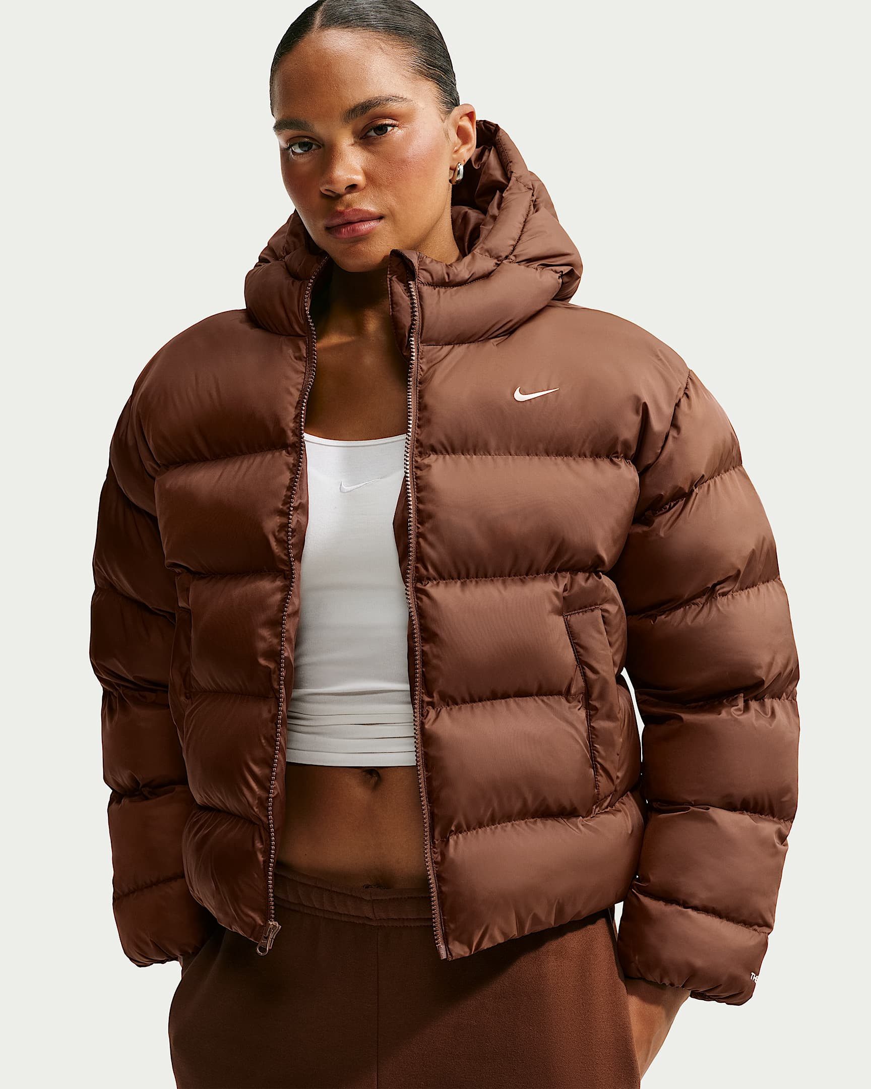 Nike Sportswear Outdoorjacke W NK TF SYN CLSSC JKT sportlicher Schnitt, in den Größen XS bis XXL erhältlich