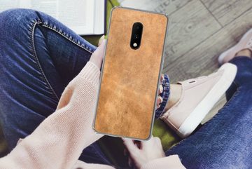 MuchoWow Handyhülle Leder - Strukturiert - Lederoptik - Braun, Phone Case, Handyhülle OnePlus 7, Silikon, Schutzhülle