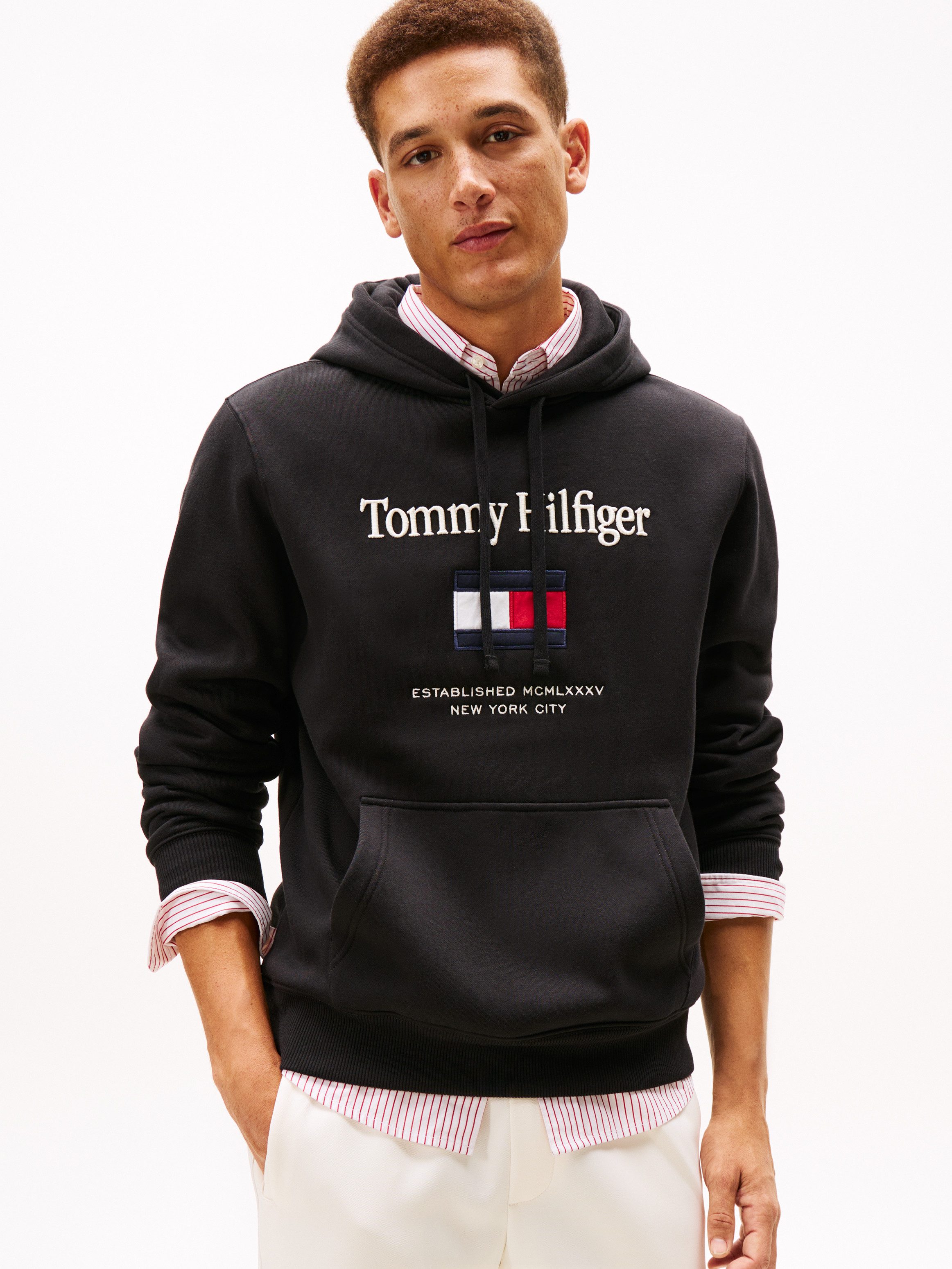 Tommy Hilfiger Hoodie TOMMY EMBRO FLAG normale Passform, Stickerei günstig online kaufen