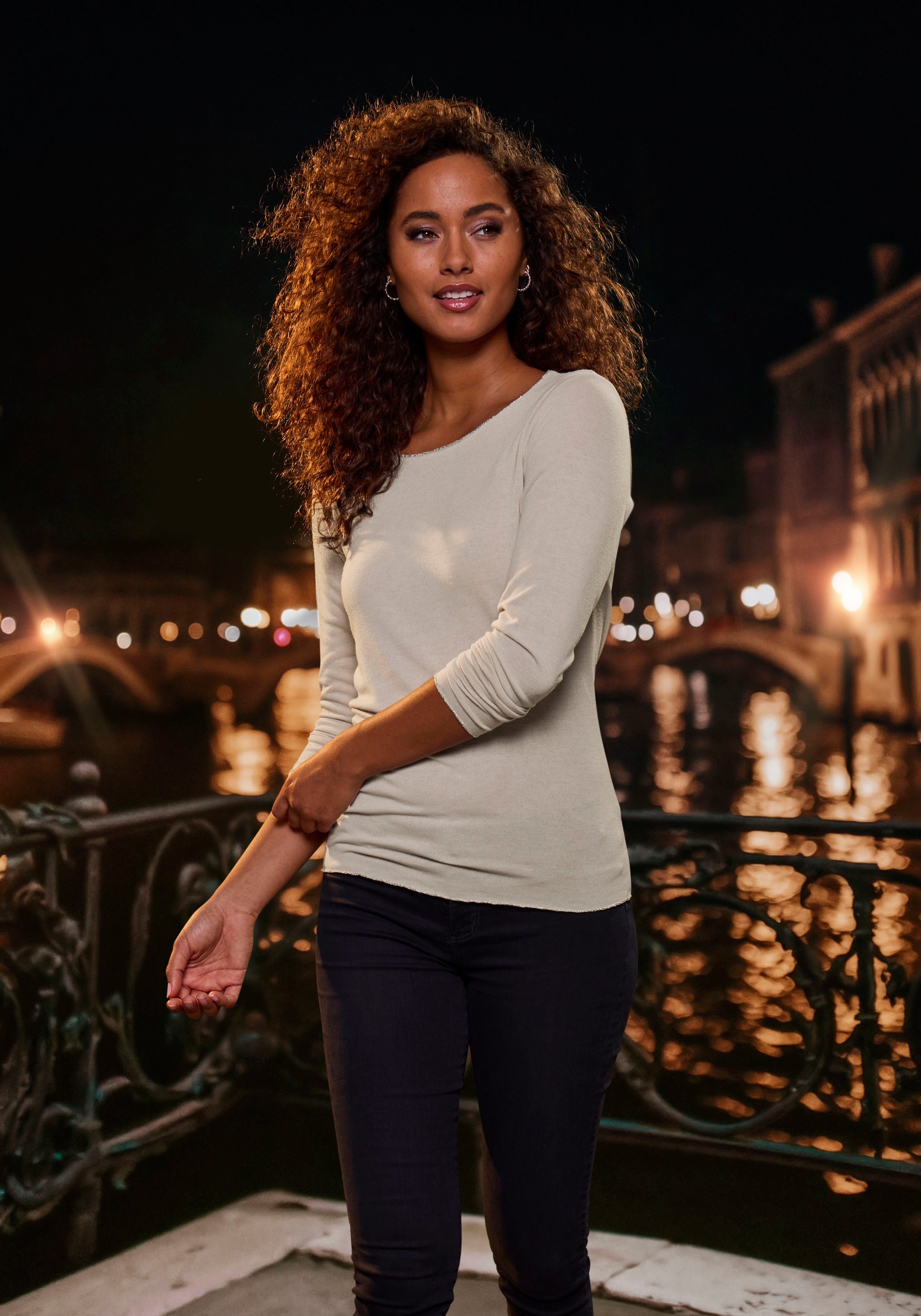 LASCANA Langarmshirt mit feiner Glitzereinfassung aus Viskose-Feinstrick – Bild 5 von 5
