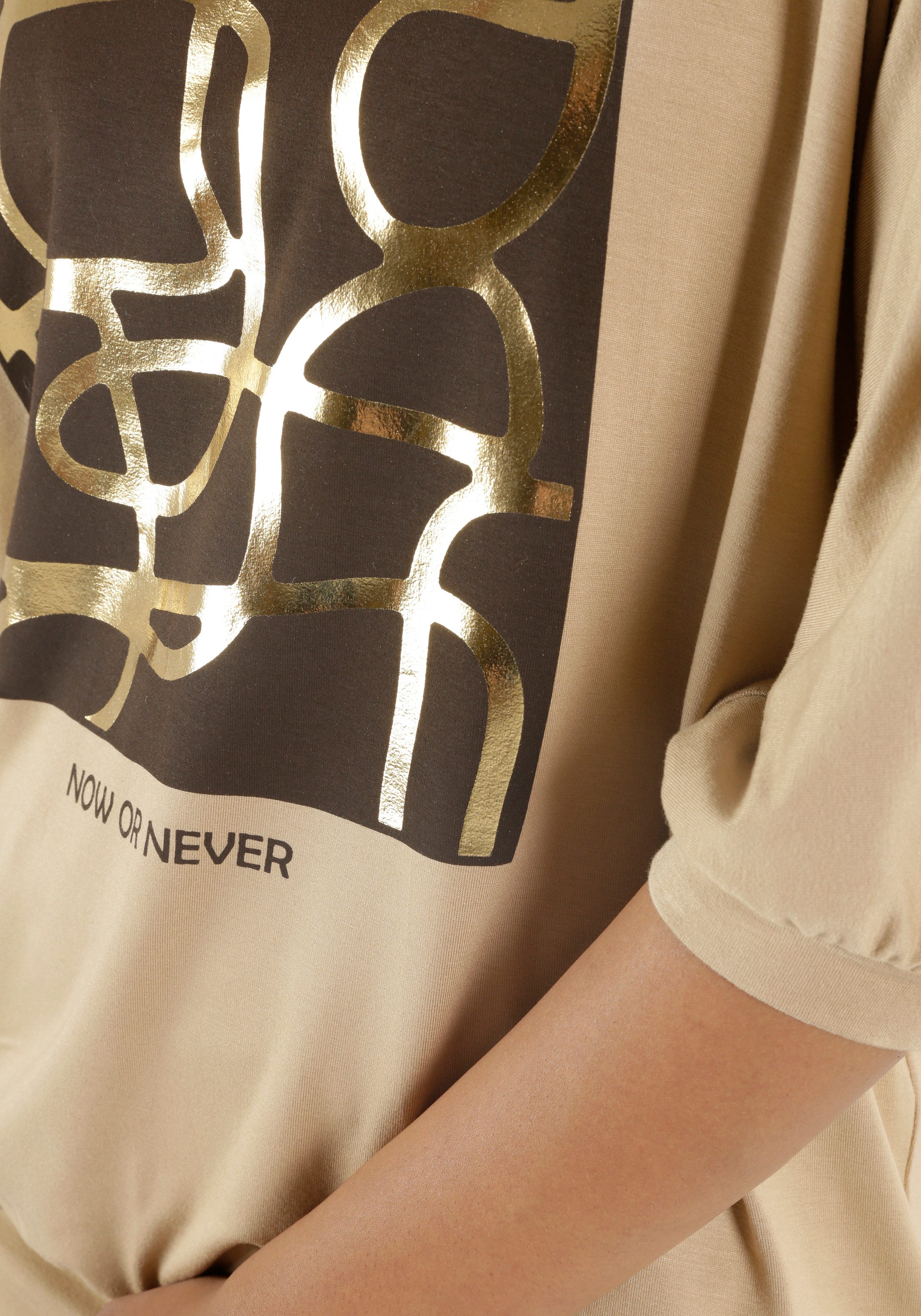 Aniston SELECTED Fledermausshirt mit goldfarbenem Folienprint