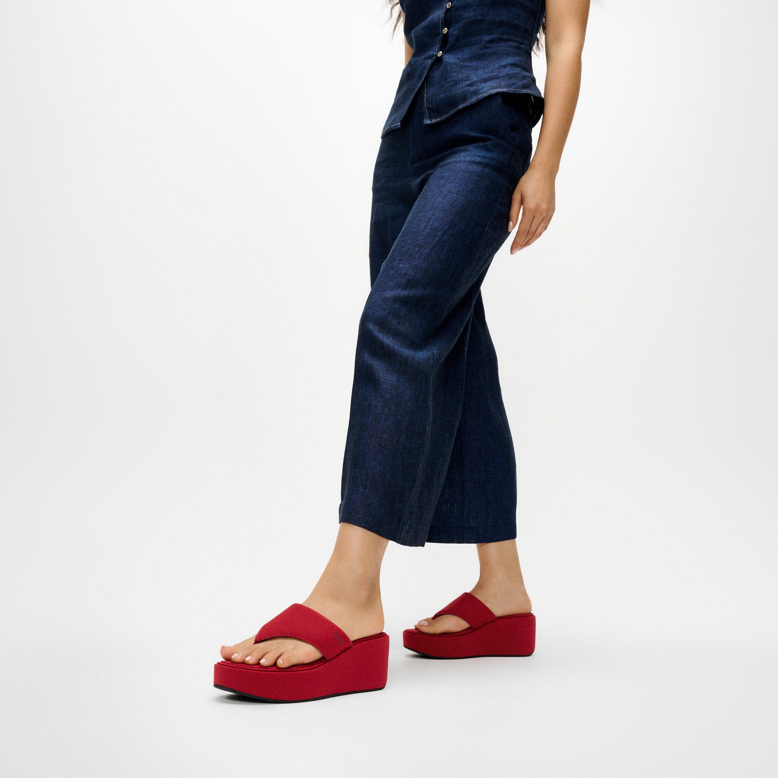 Fitflop PLATFFORMS WEDGE Zehentrenner Keilsandale, Plateauschuh, Dianette mit gepaddeter Bandage