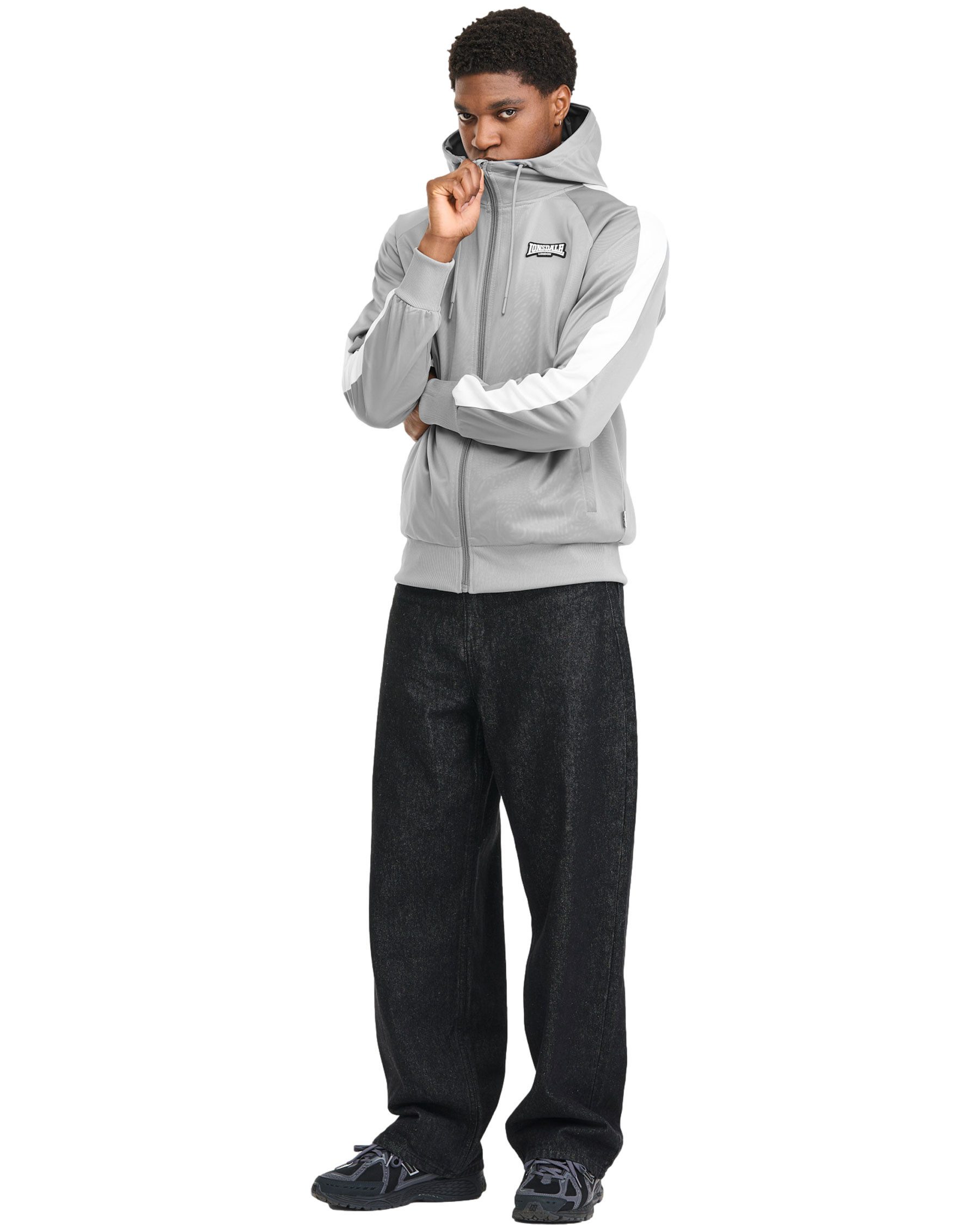 Lonsdale Trainingsjacke Lonsdale Trainingsjacke Crayford mit Kapuzen 3D-Gummi-Badges auf Brust und Kapuze