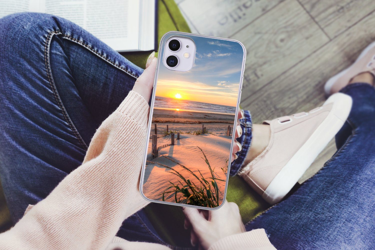 MuchoWow Handyhülle für Apple iPhone 11 Strand - Meer - Düne - Sonnenuntergang - Landschaf, Smartphone-Bumper, Print, Handy Schutzhülle Dünn