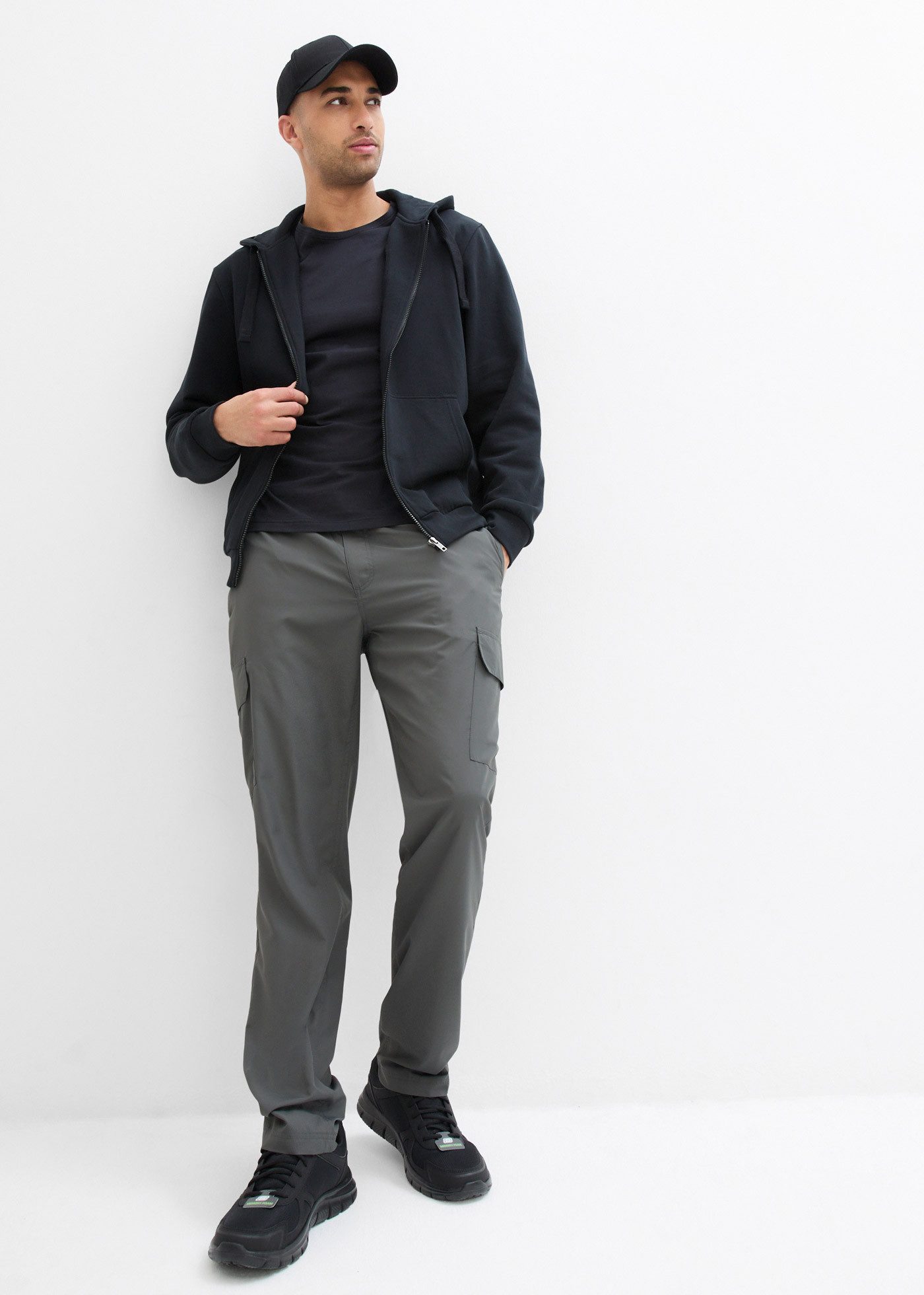 bonprix Kapuzensweatjacke mit Kapuze, mit Reißverschluss, mit Kängurutaschen, Regular Fit – Bild 5 von 5
