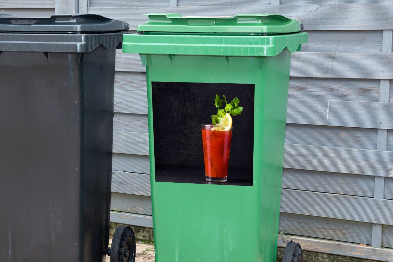 MuchoWow Wandsticker Getränk Glas Rot St), Bloody Mary Container, Sticker, - - Abfalbehälter Mülltonne, Mülleimer-aufkleber, - (1