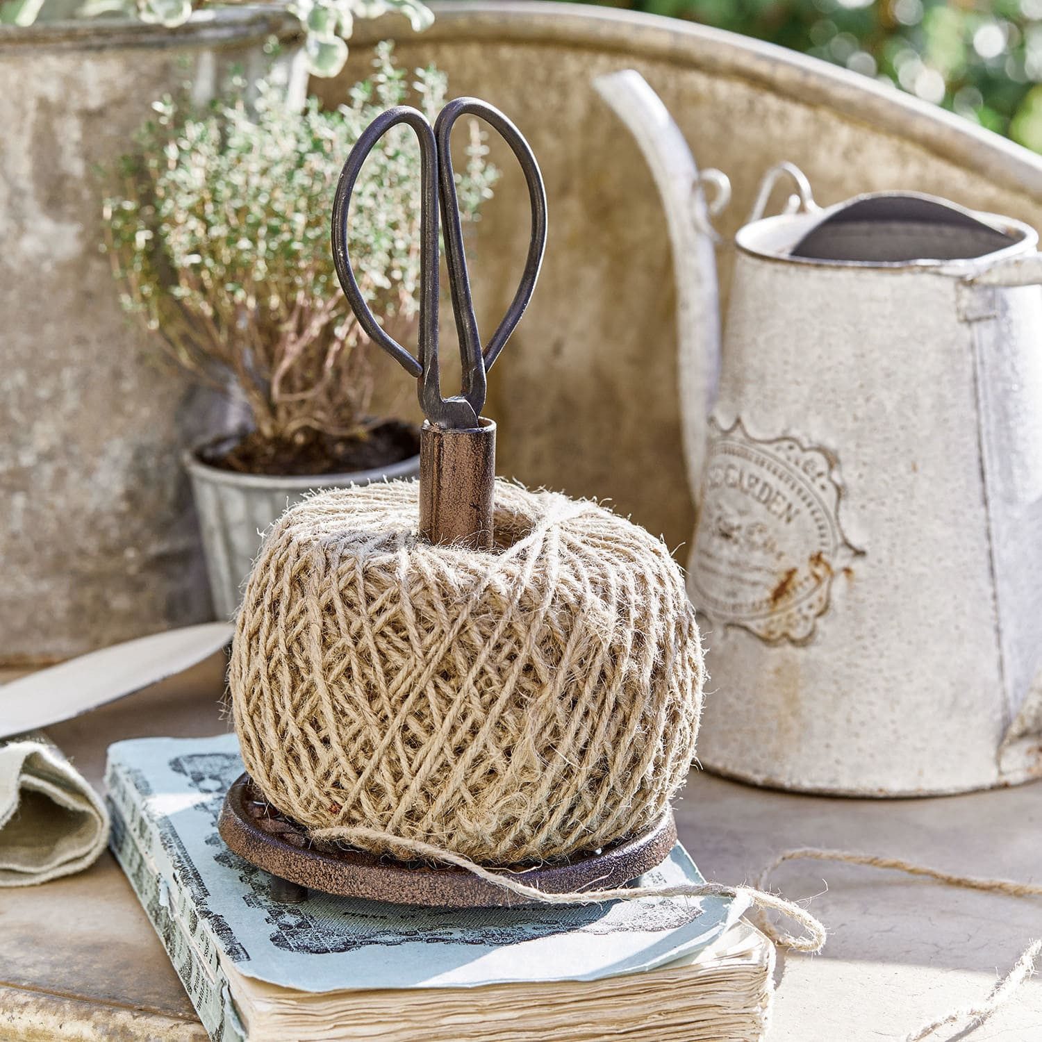 Mirabeau Gartenfigur Schnurhalter mit Schere Winsome braun, none – Bild 2 von 2