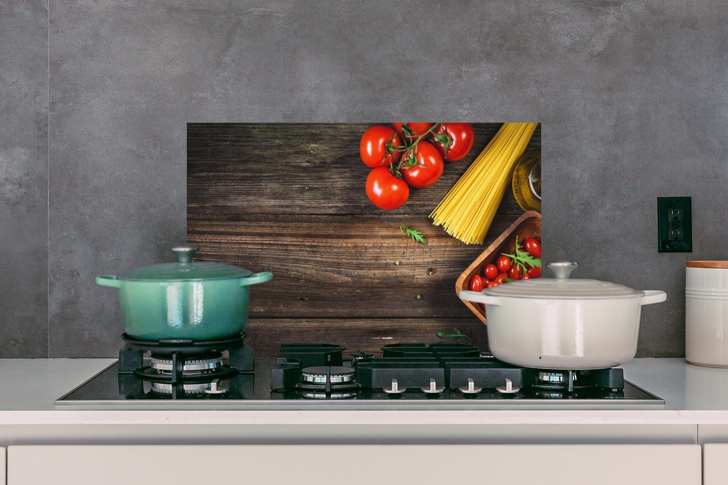Nudeln (1-tlg), Temperaturbeständig küchen cm, Wandschutz, Herdblende - 60x40 MuchoWow aus Küche, Küchenrückwand Tomate -