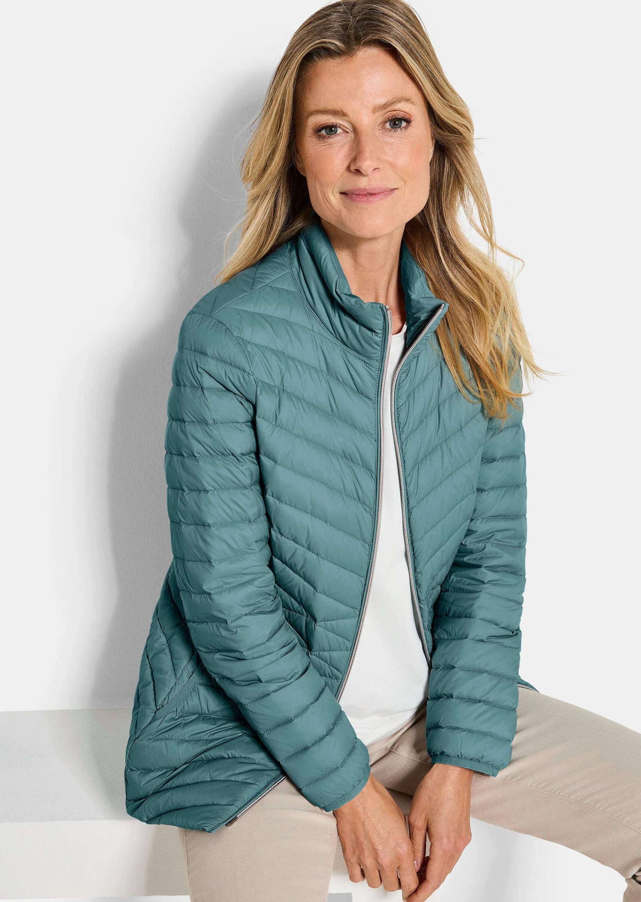 GOLDNER Steppjacke Kurzgröße: Herbstjacke mit Daunen, Stehkragen Verlängerte Jacke in femininer Steppung mit Reißverschluss