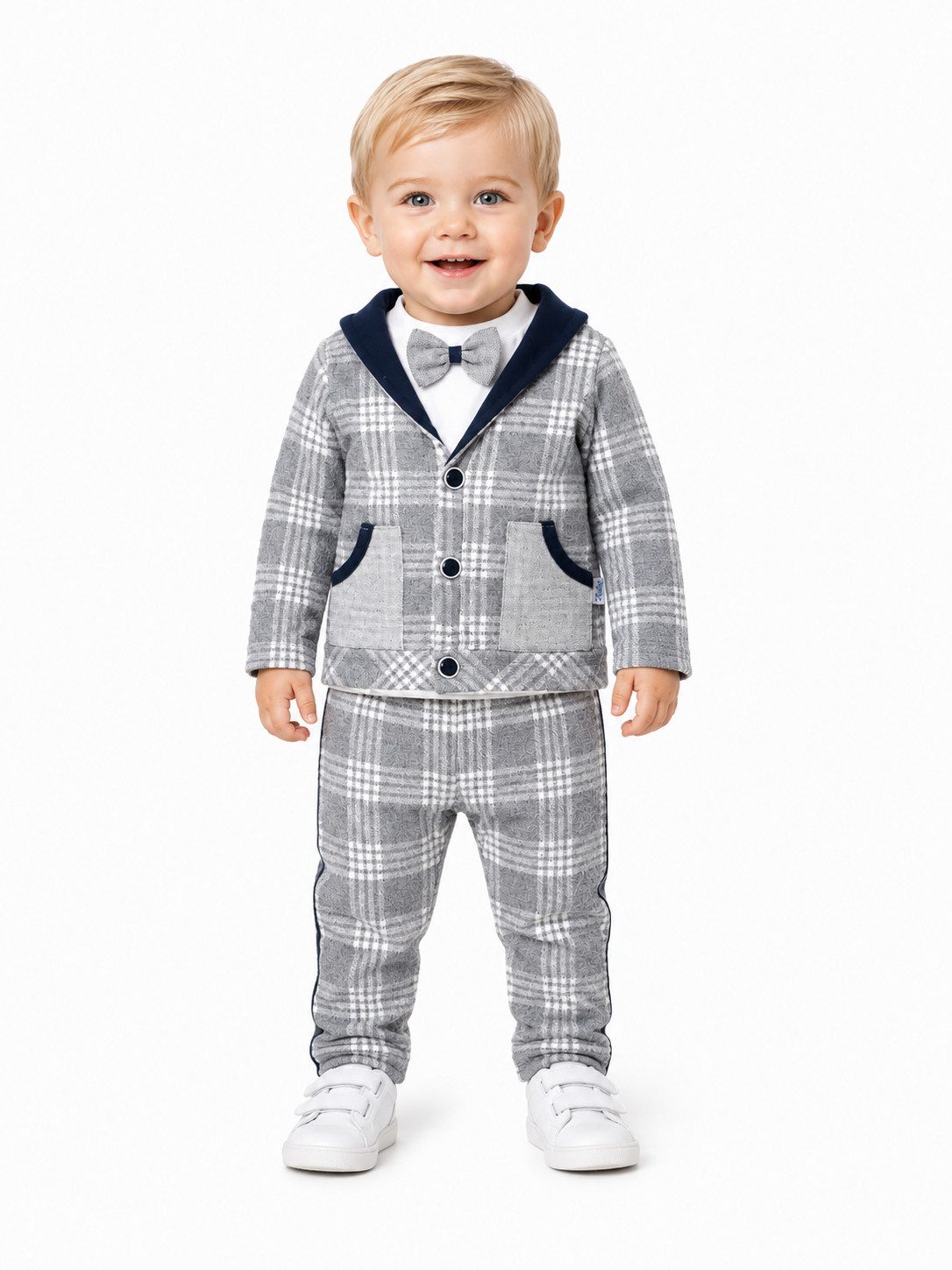Lorey Medtec Neugeborenen-Geschenkset Jungen Outfit Jacke, Hose & Langarmshirt mit Fliege kariert (Jacke + Hose + Langarmshirt)