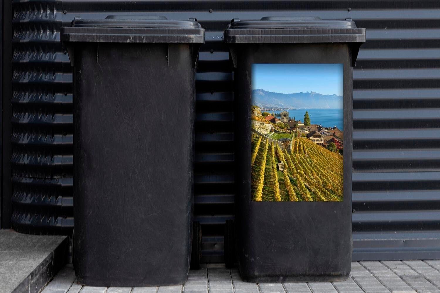 einem Foto Mülleimer-aufkleber, dem See über Mülltonne, St), Sticker, MuchoWow Abfalbehälter Genfer Wandsticker Weinberg von (1 Container,