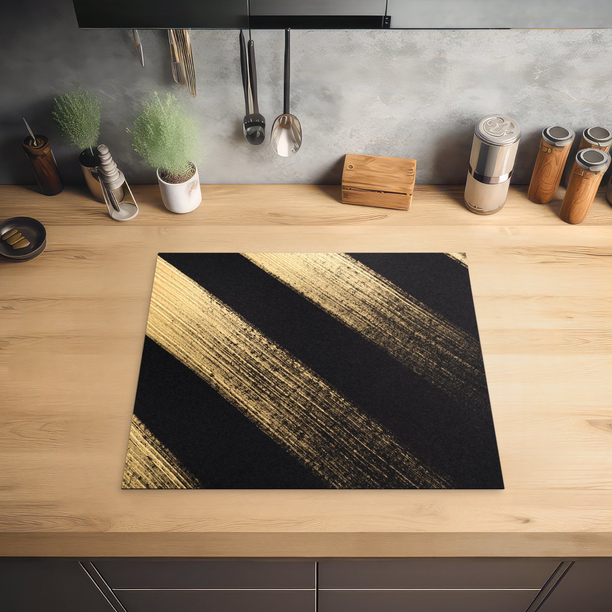 MuchoWow Herdblende-/Abdeckplatte Goldene Farbstreifen cm, Hintergrund, (1 tlg), schwarzem die Vinyl, für küche, Ceranfeldabdeckung 59x52 auf Induktionsmatte