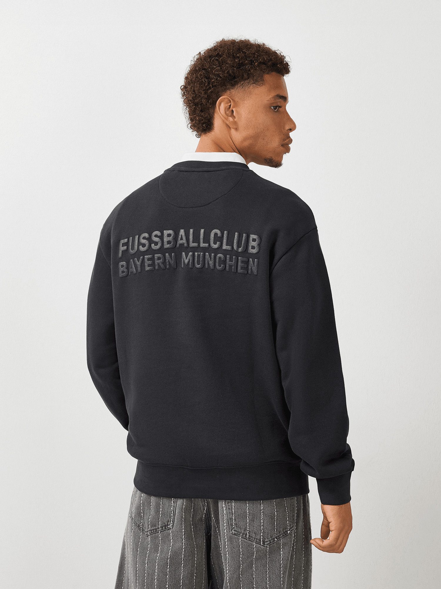 FC Bayern München Sweatshirt FC Bayern München, Sweatshirt Premium Essentials, Herren, Schwarz – Bild 2 von 5