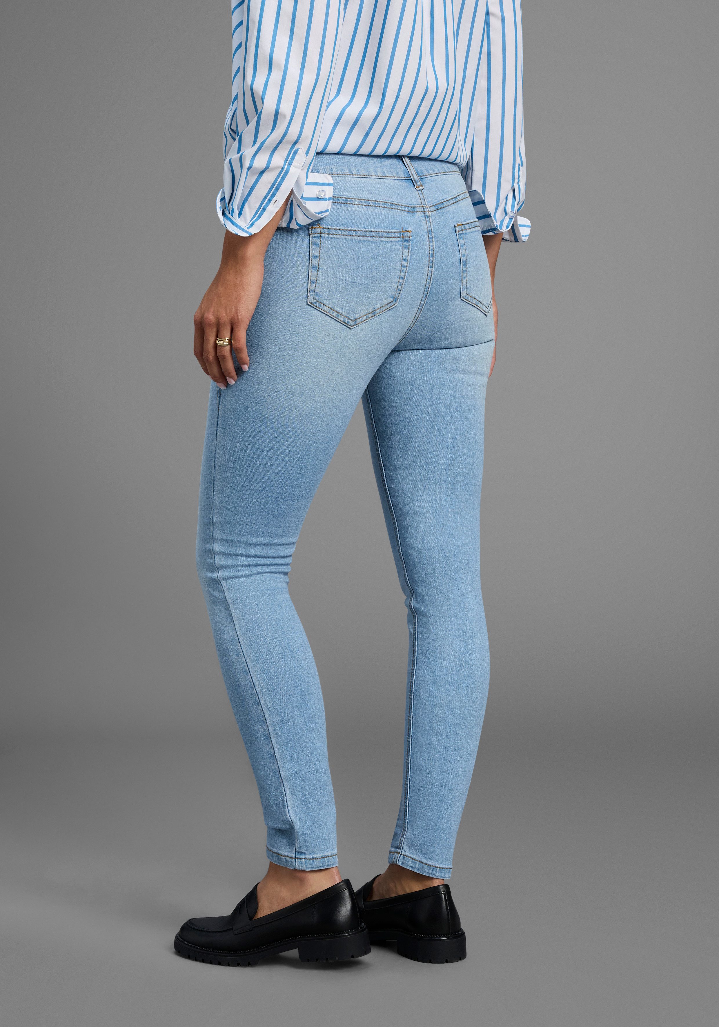 Arizona Skinny-fit-Jeans mit Keileinsätzen extra-enger Beinschnitt, niedrige Leibhöhe