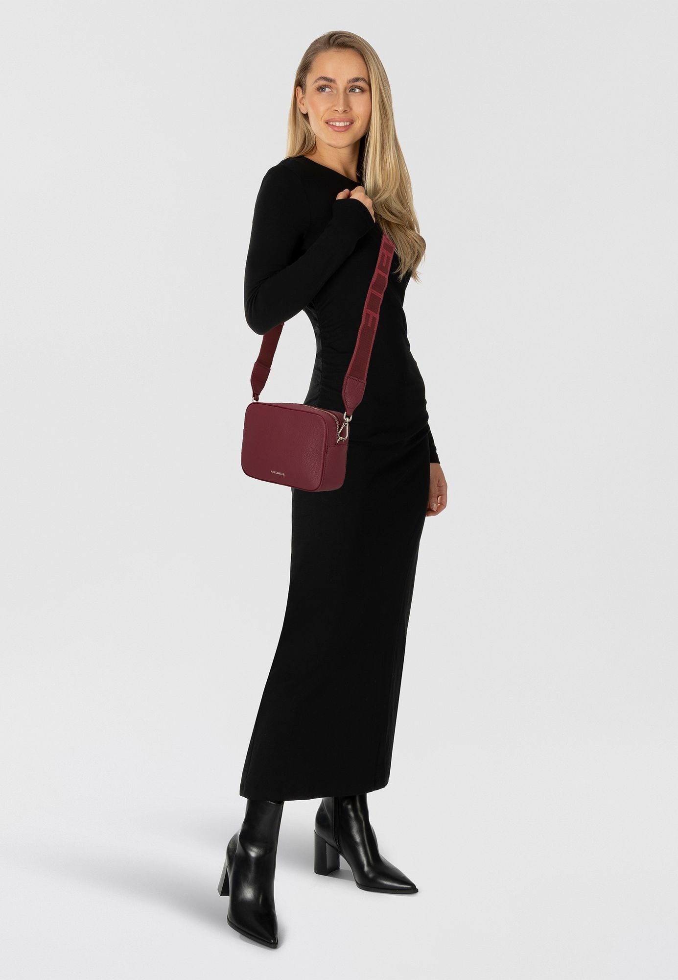 COCCINELLE Umhängetasche Tebe, Leder günstig online kaufen