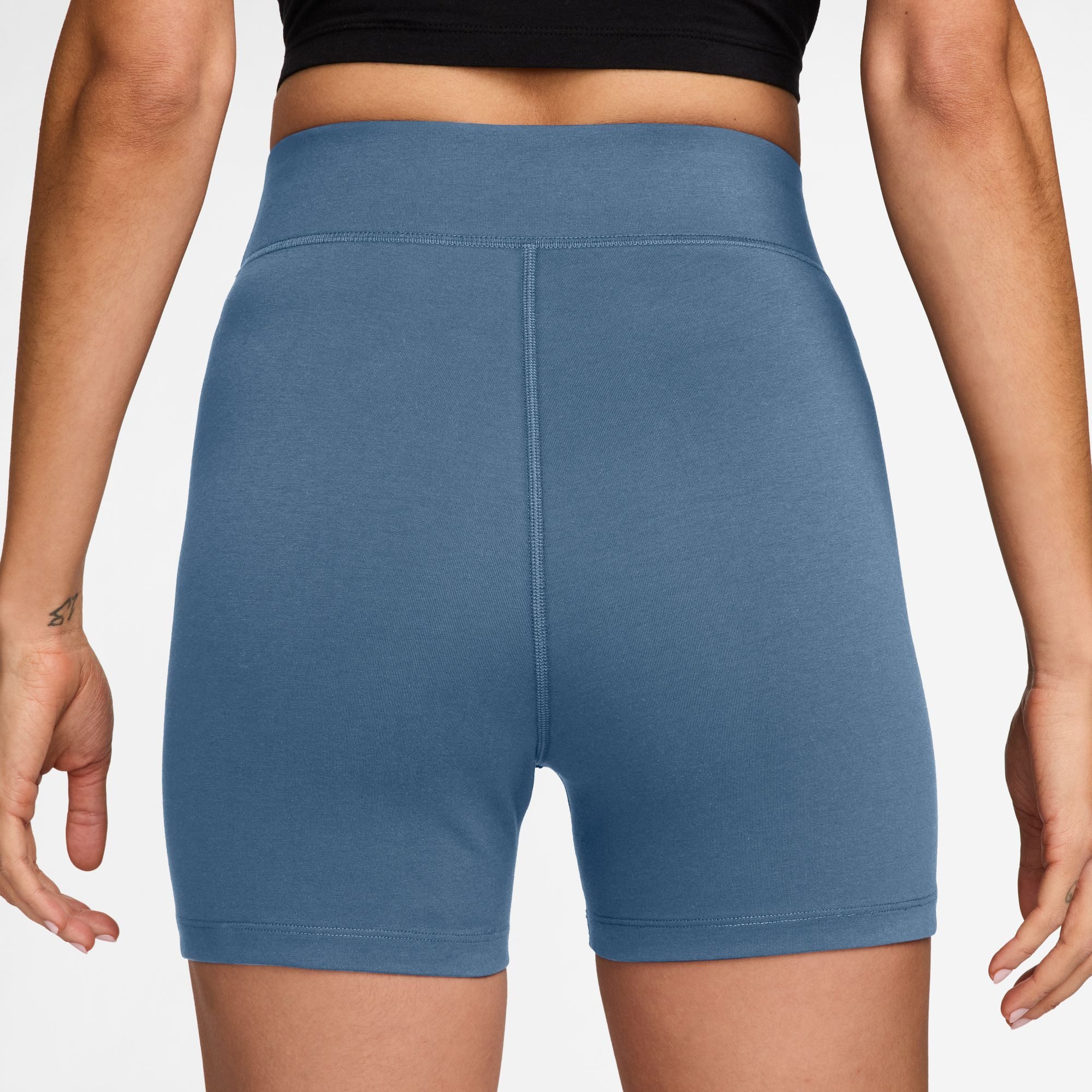 Nike Sportswear Leggings Nike Sportswear Classic Women's High-Waisted 5" Biker Shorts 5-Zoll-Länge, aus Baumwolle, Polyester und Elasthan