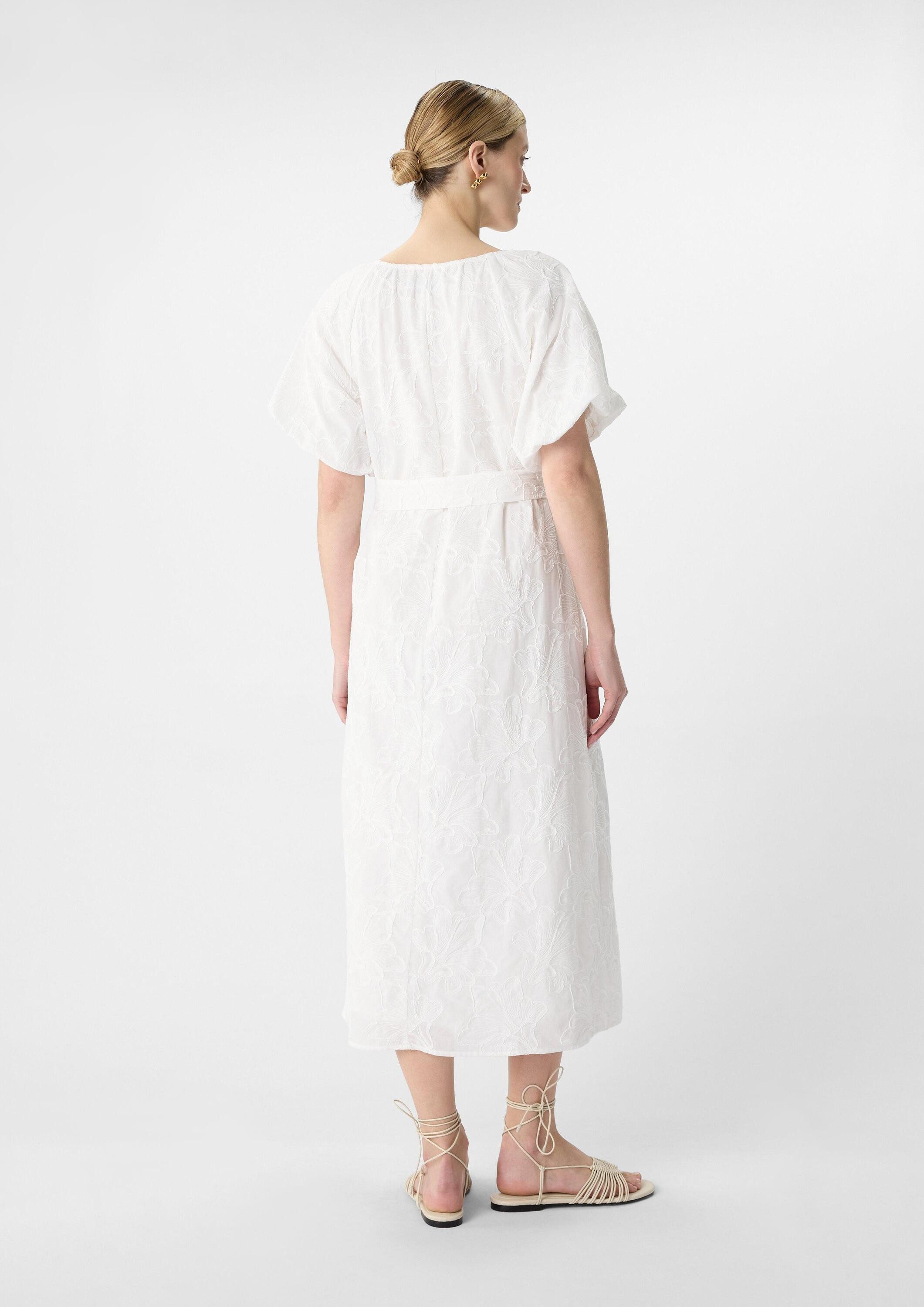 comma Midikleid Kleid Midi-Kleid aus Viskose mit Stickerei und Ballon-Ärmeln