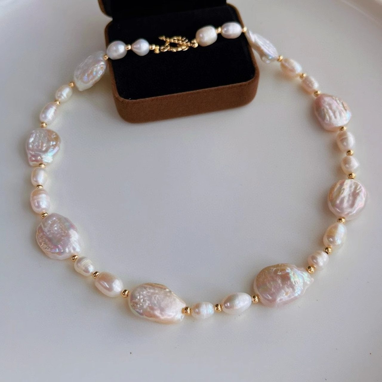 DTC GmbH Herzkette Natural Baroque Pearl Choker Necklace (Barocke Perlenkette, die Sie in den Barock verliebt machen wird, 1-tlg)