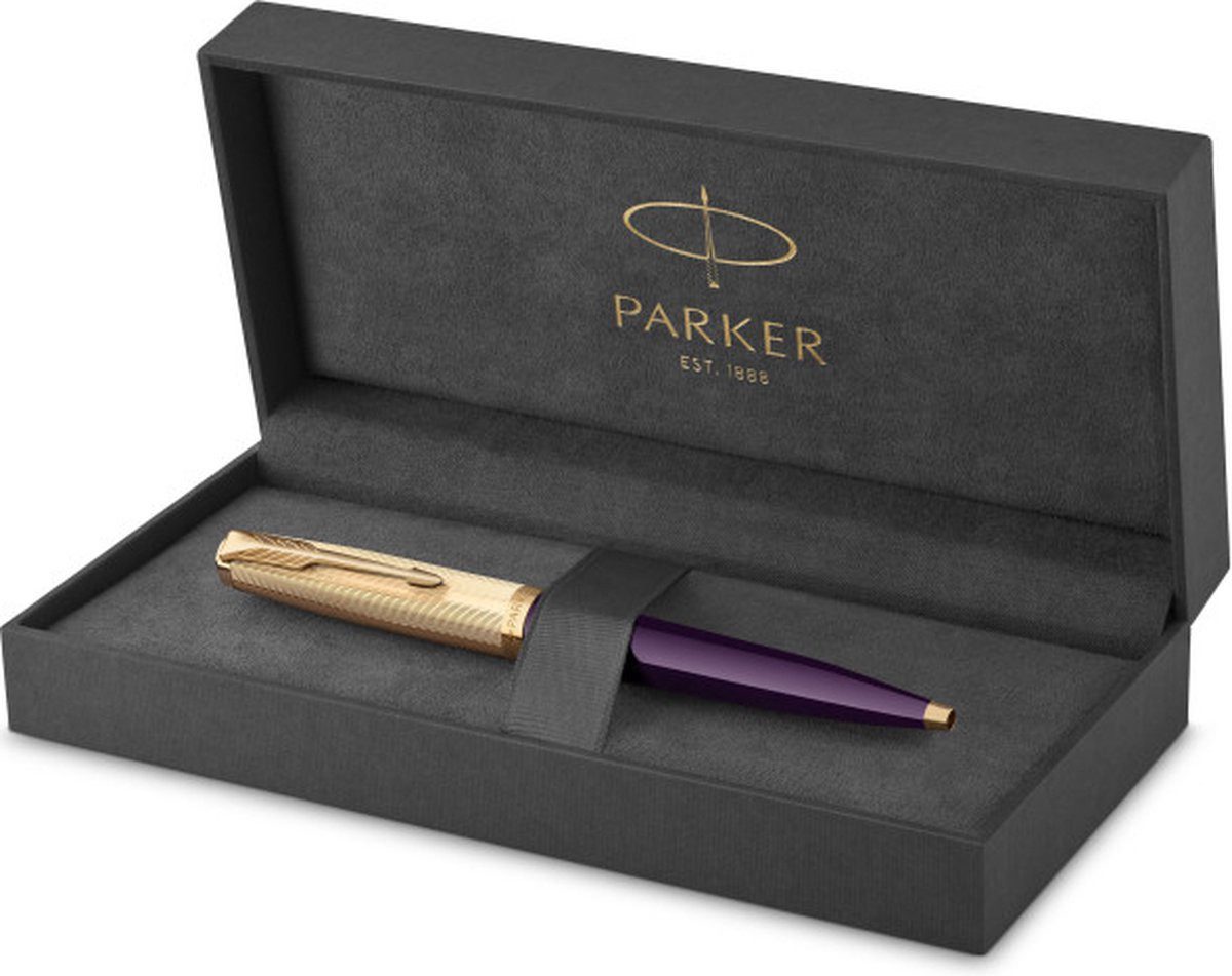 Parker Kugelschreiber 51 Kugelschreiber, pruimfarbige Harz, goldene Details, mittlere Spitze, (1-tlg), Medium Spitze; für Rechts- und Linkshänder; inkl. Geschenkbox
