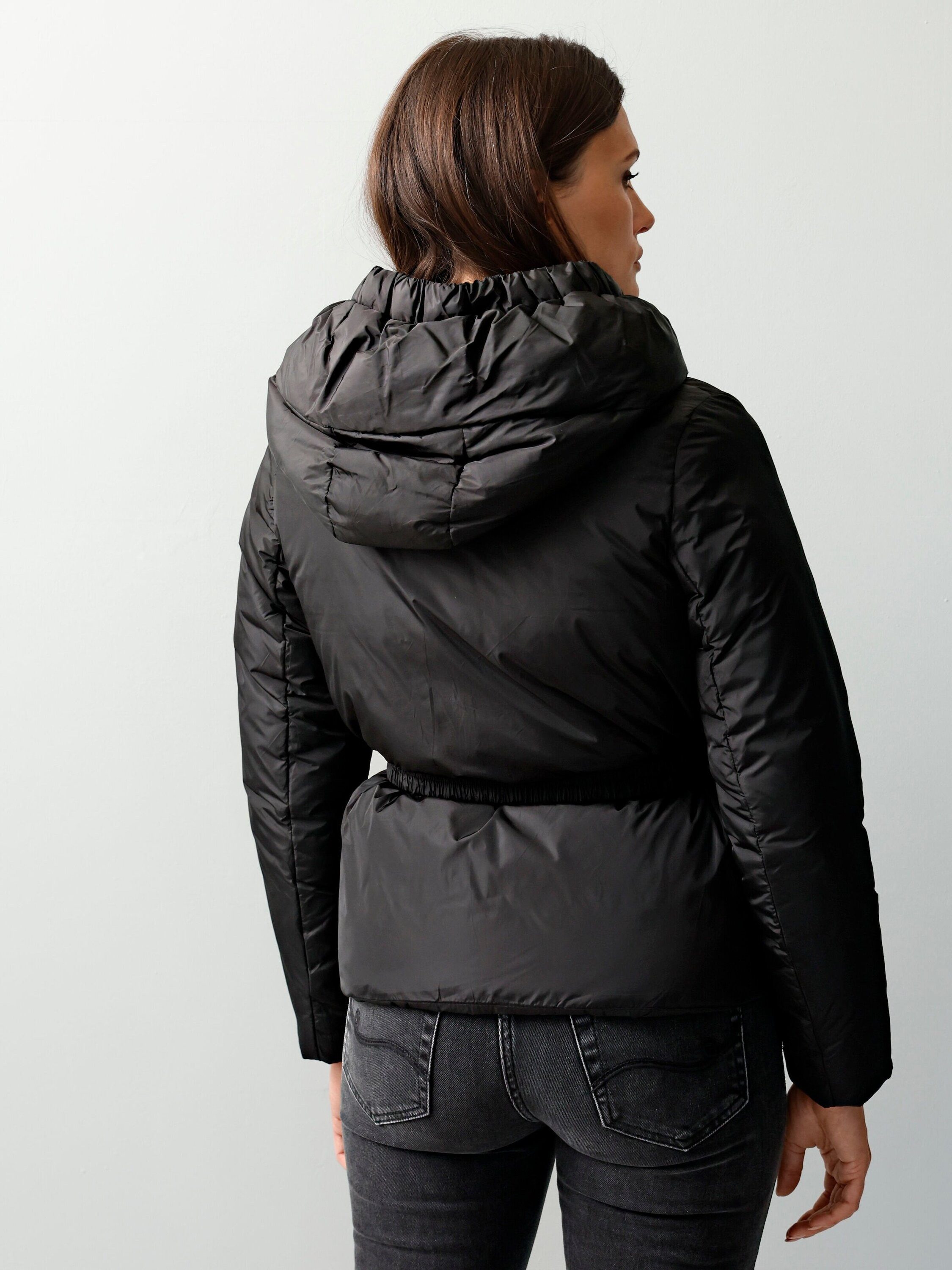 Alba Moda Steppjacke Modische Steppjacke mit Gürteltasche Unifarbenes Design mit klassischem Rundhalsausschnitt