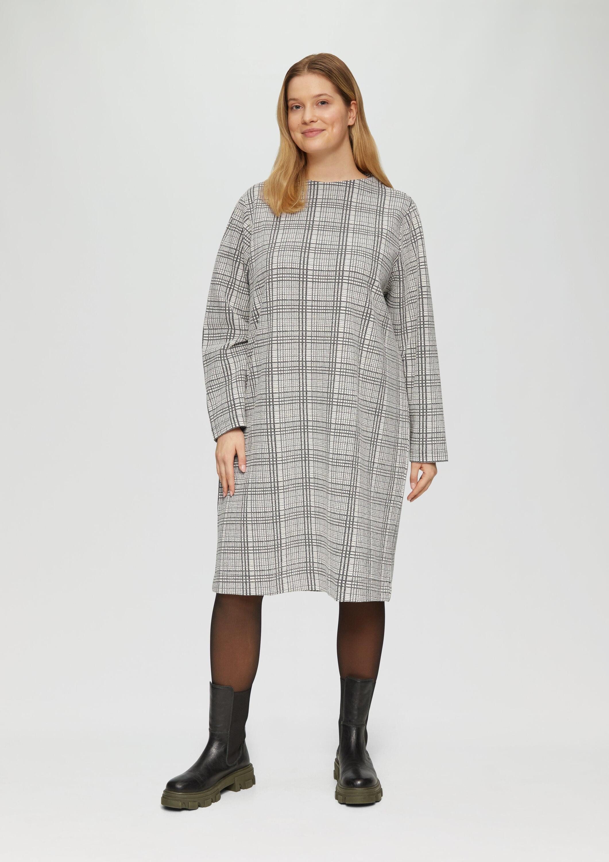 s.Oliver Minikleid Kleid Gemustertes Sweat-Kleid mit Turtleneck