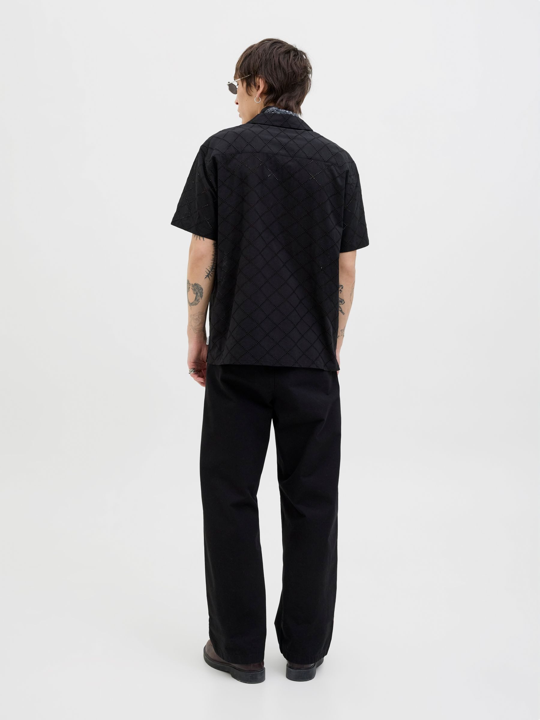 Jack & Jones Kurzarmhemd Modisches kurzärmeliges Design mit Lochmuster JORSUMMER LUKE ANGLAISE RESORT SHIRT SS