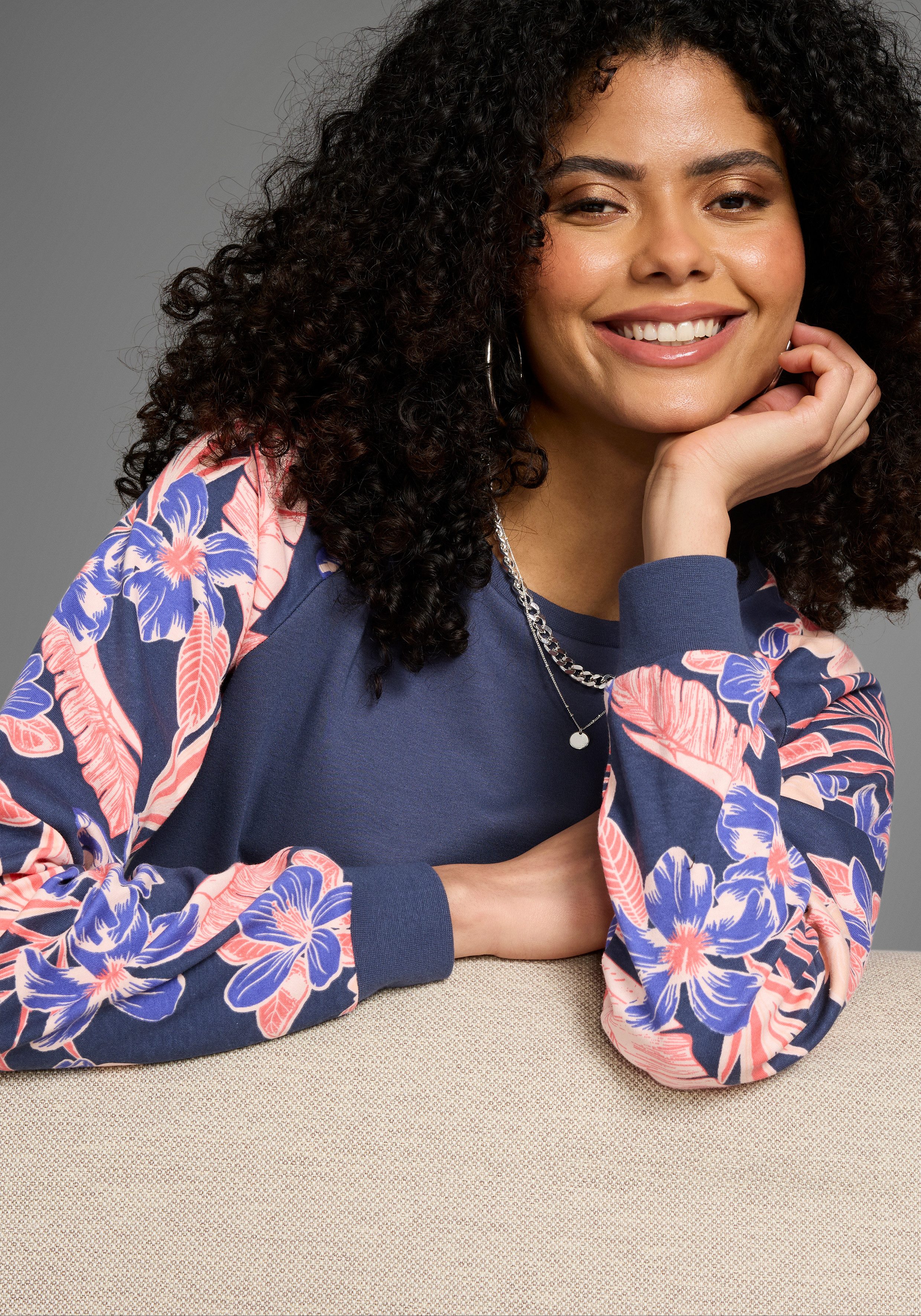 KangaROOS Sweatshirt Ärmel mit Blumendruck