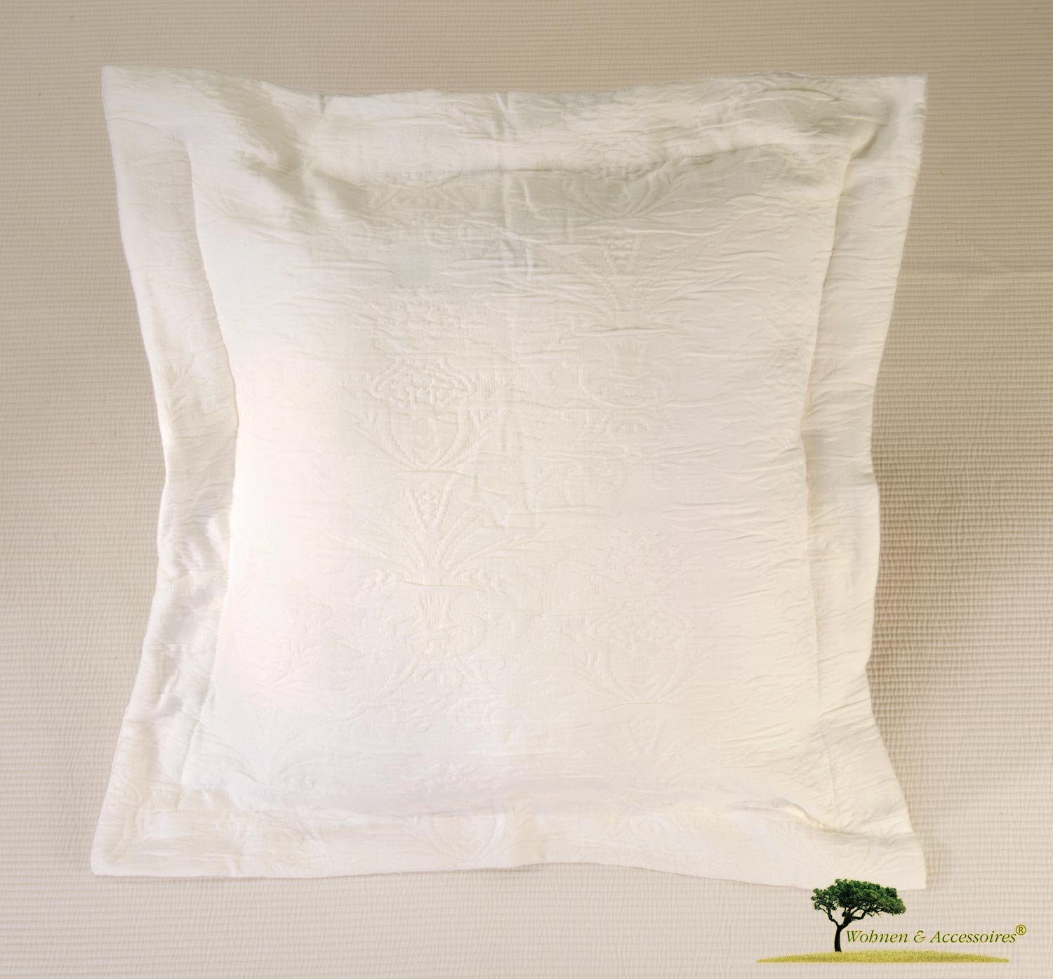 Wohnen und Accessoires GmbH & Co. KG Dekokissen Hübsches Kissen "Lune" in Matelassé-Verarbeitung klassisch und zeitlos