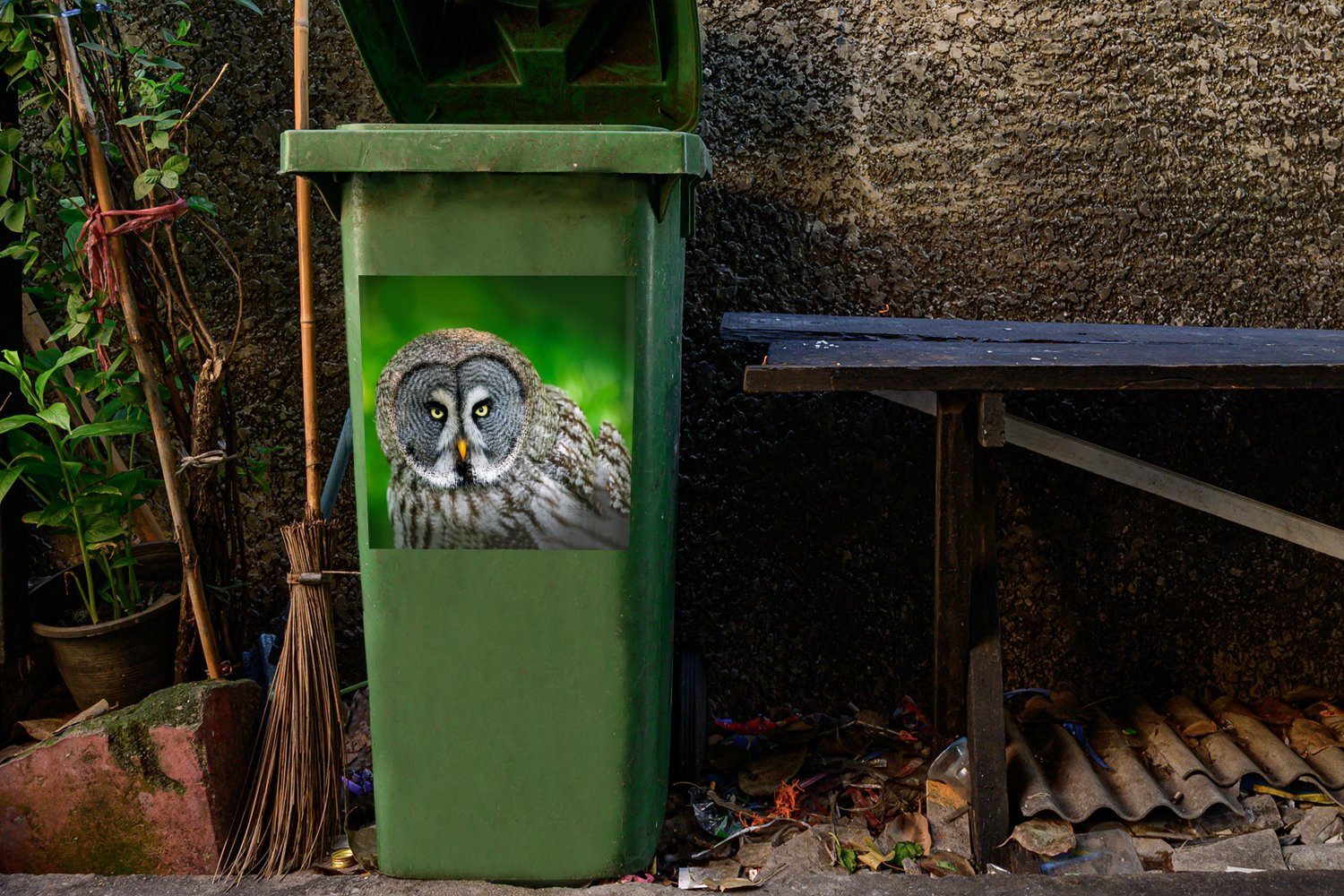 MuchoWow Wandsticker Braun - Porträt St), Sticker, - Container, Tiere (1 Eule - - Mülleimer-aufkleber, Vogel Abfalbehälter Mülltonne