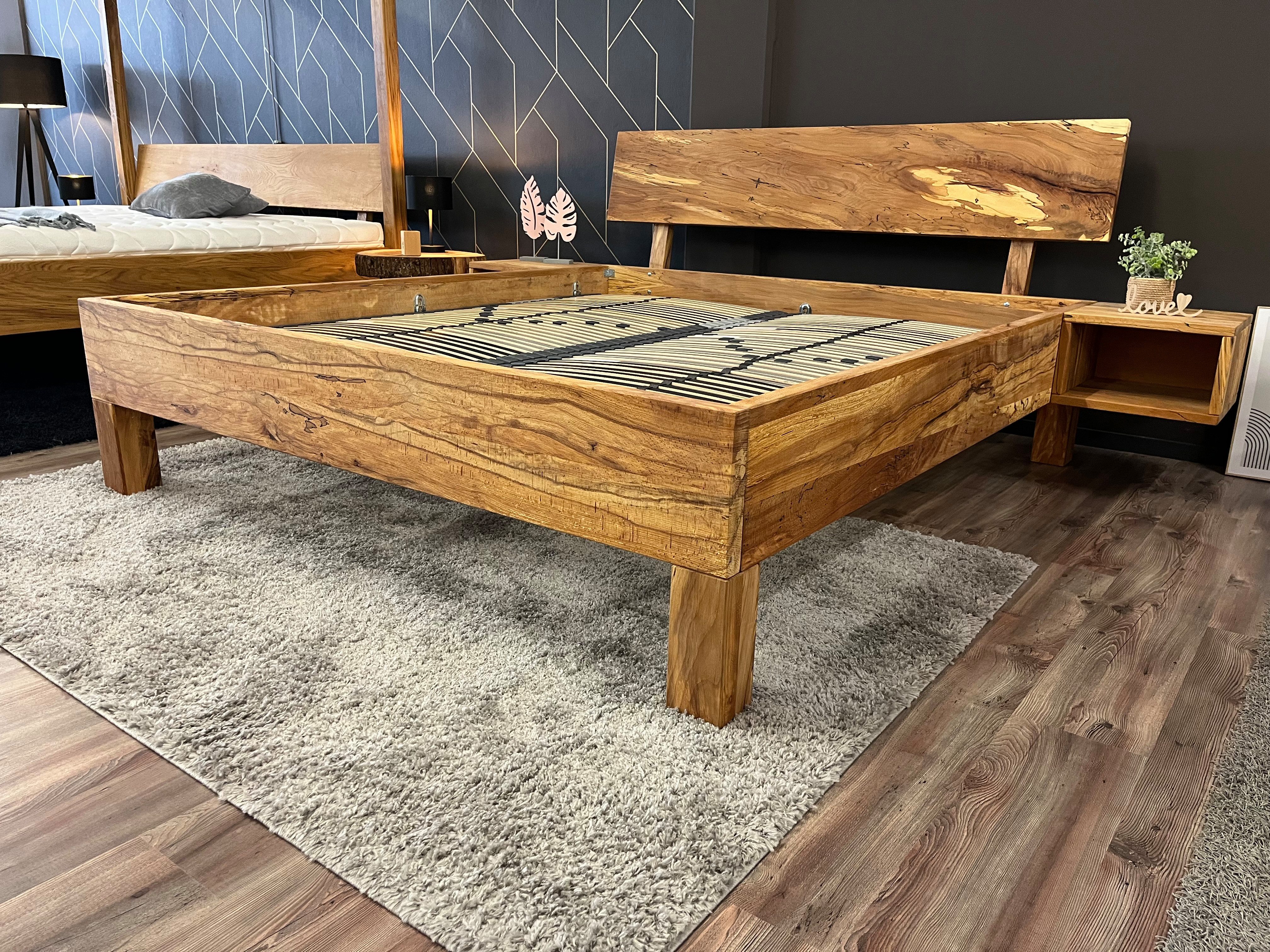 Möbel Specht Massivholzbett Finn Wild Kernbuche (Familienbett, bis 300x220cm Liegefläche), wilde Maserung, 10x10cm Blockfüße
