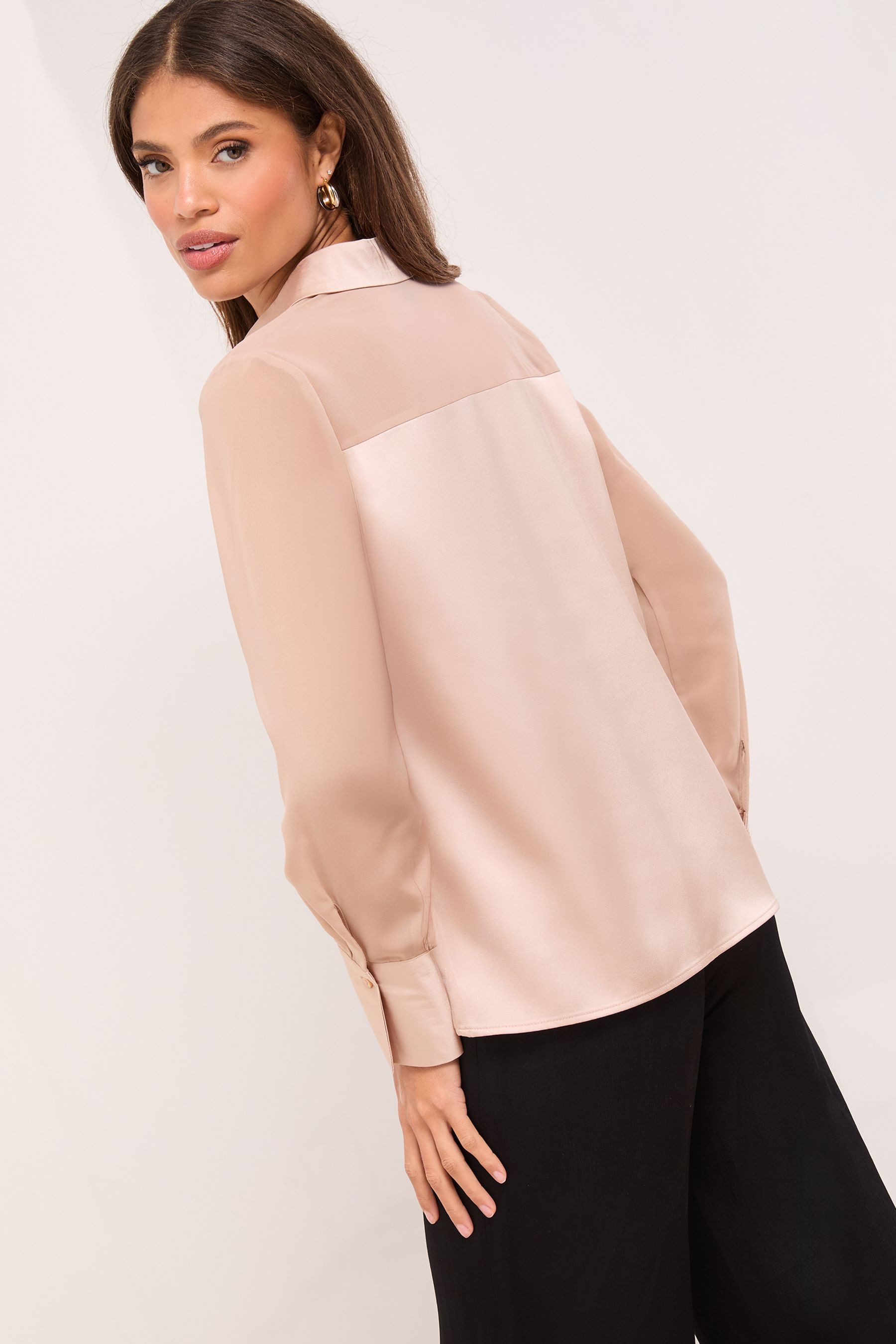 LIPSY Langarmhemd Lipsy Langarmbluse aus Satin und Chiffon, Regular (1-tlg) günstig online kaufen