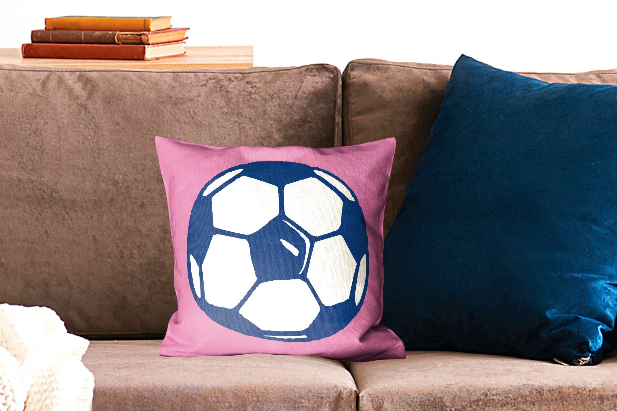 Sofakissen Schlafzimmer, -, Wohzimmer, Dekokissen Hintergrund MuchoWow Fußball von Illustration mit Zierkissen für einem rosa Füllung einem auf Eine Deko,