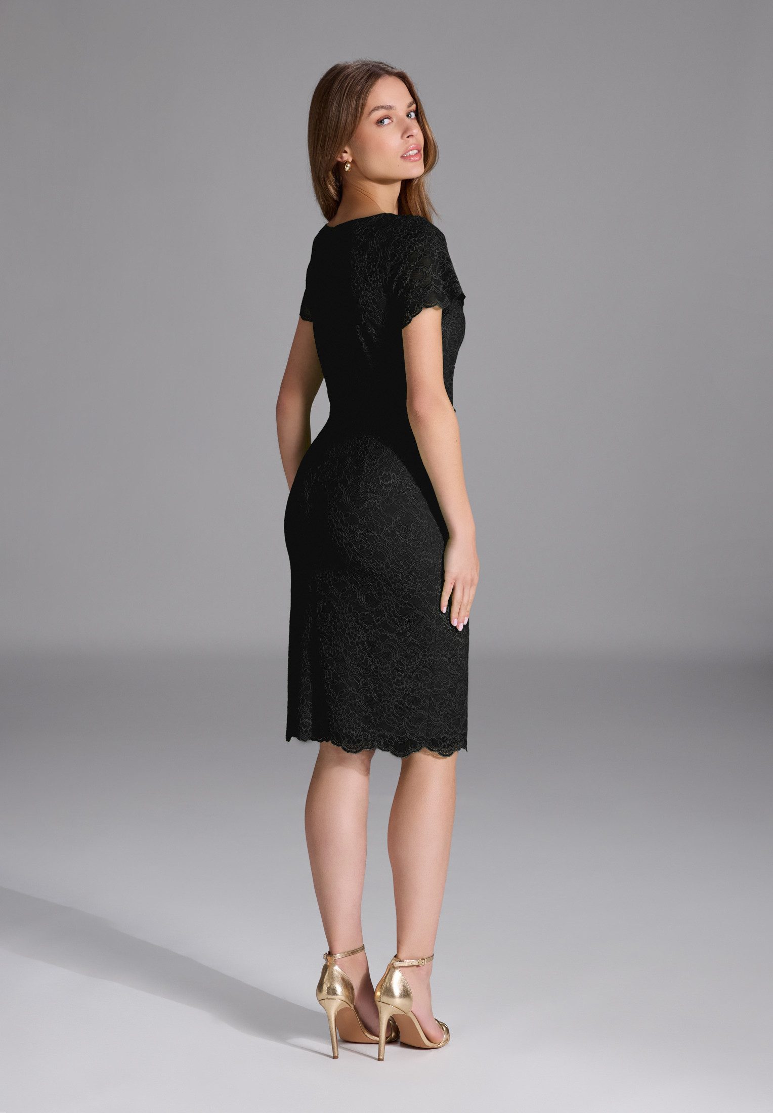 SWING Cocktailkleid - Etui Kleid aus feiner Spitze mit Bogenkante Figurbeto günstig online kaufen