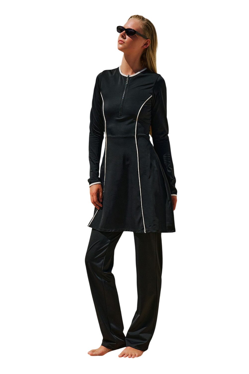 MANUKA Badeanzug Gestreiftes Badekleid mit Details, schwarz