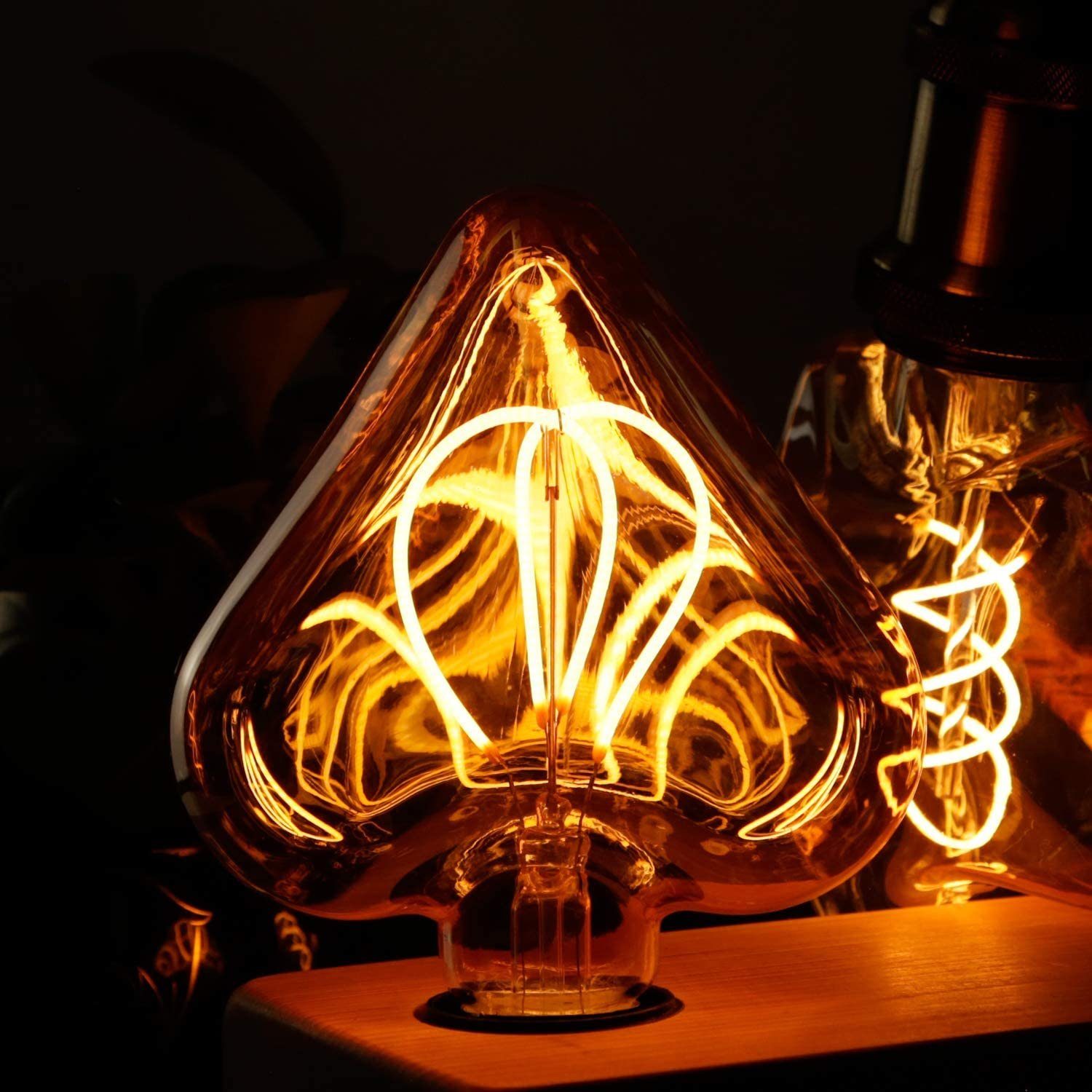 ZMH LED-Leuchtmittel Vintage Edison Glühbirne 3W Deko Herzform Gold Antike Nostalgie, E27, Warmweiß – Bild 4 von 5