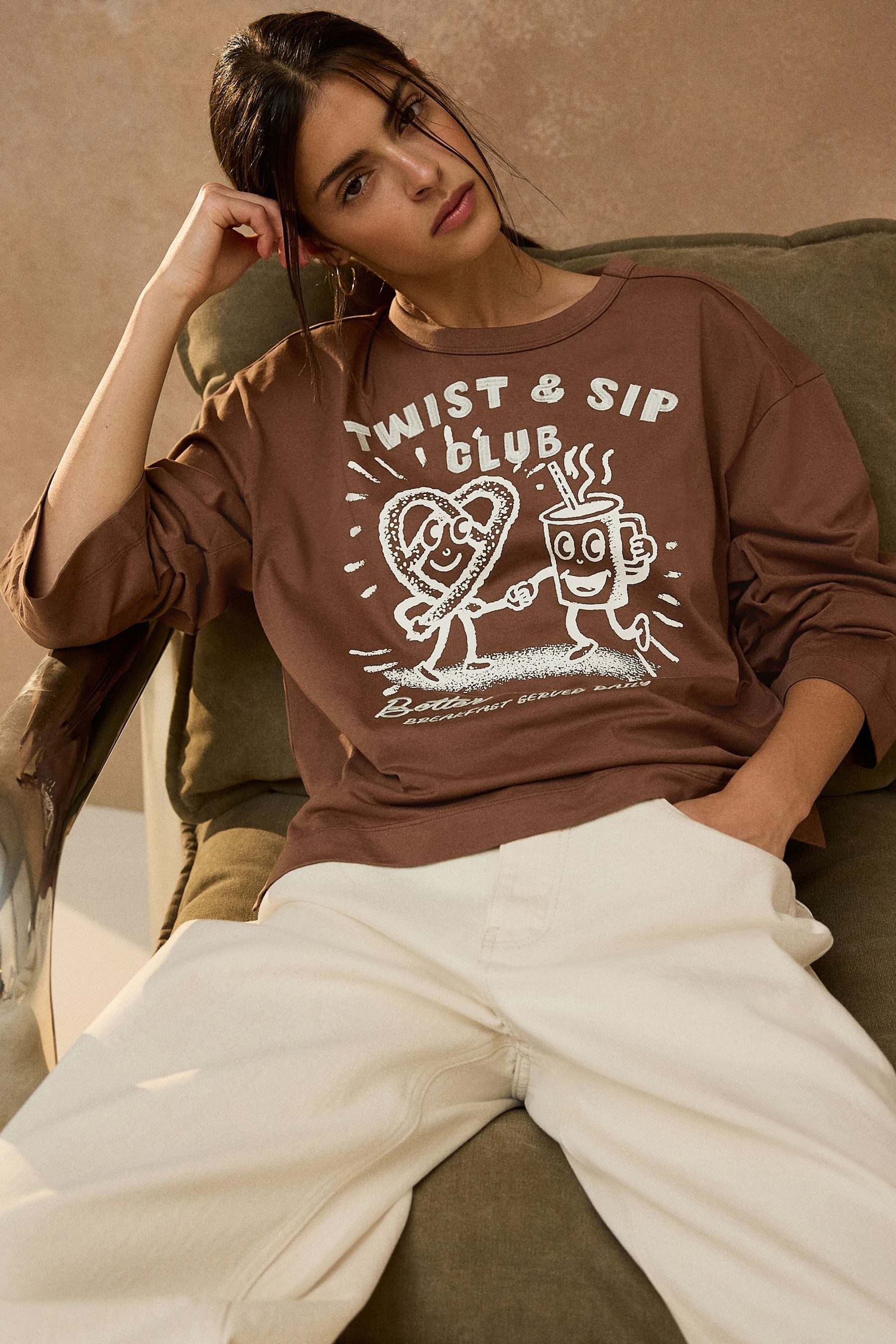 Next T-Shirt Relaxed Fit Langarmshirt mit Grafik (1-tlg) – Bild 5 von 5