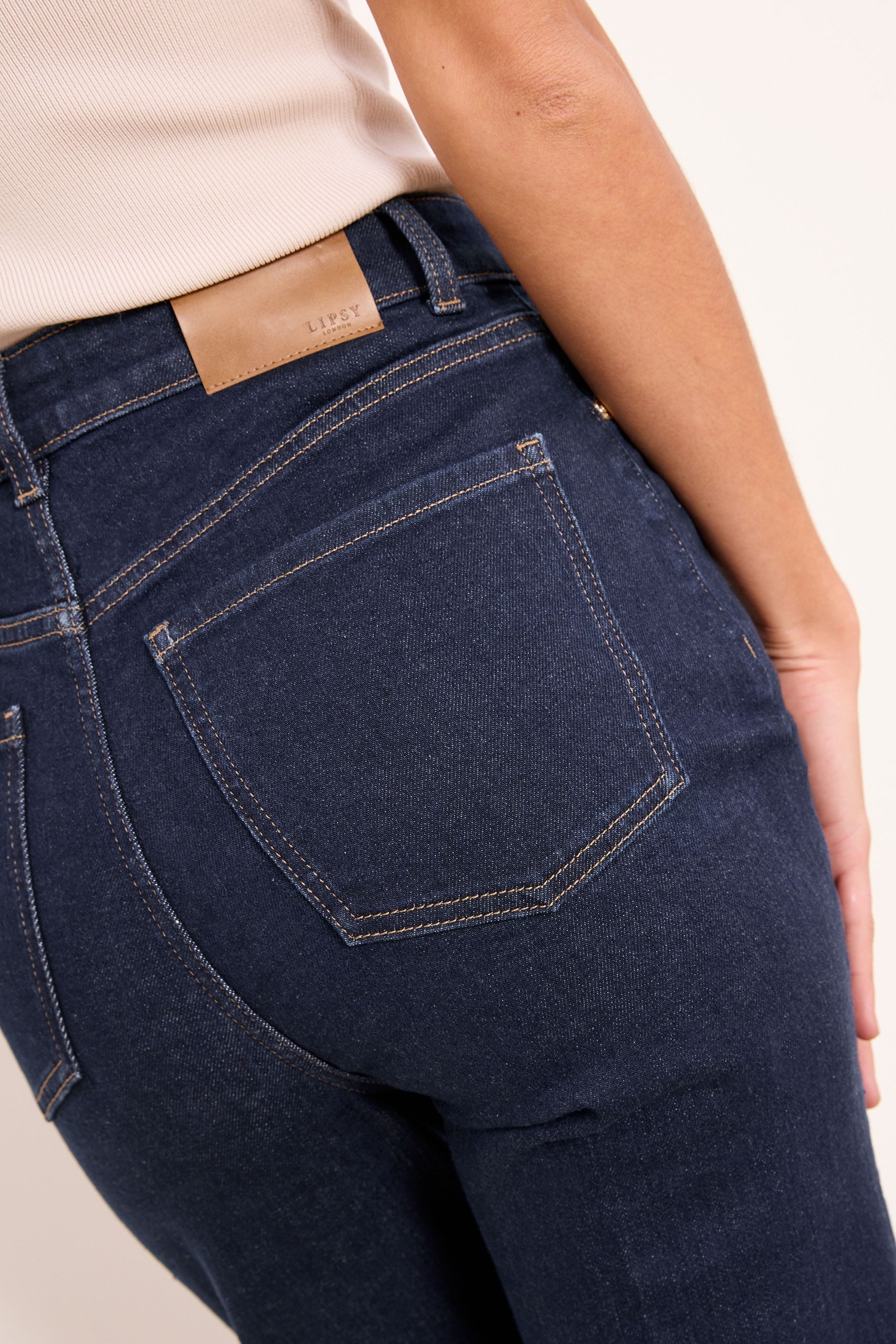 LIPSY Slim-fit-Jeans Lipsy Slim Fit Hochbund-Schlagjeans, Kurzgröße (1-tlg) günstig online kaufen